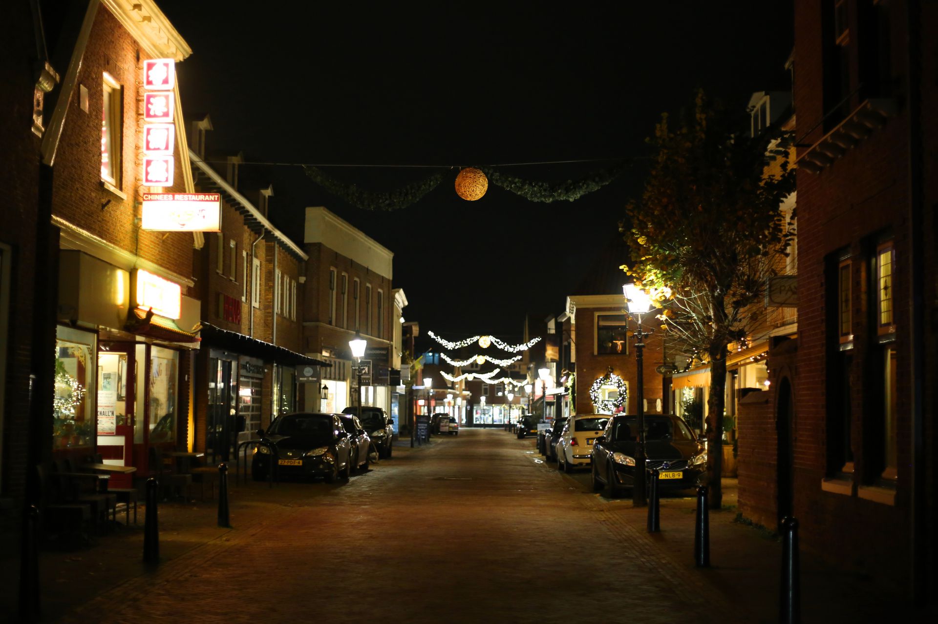Sfeerverlichting centrum Delden brandt als vanouds ondanks hoge energieprijzen: 'Geluk met overstap naar LED'