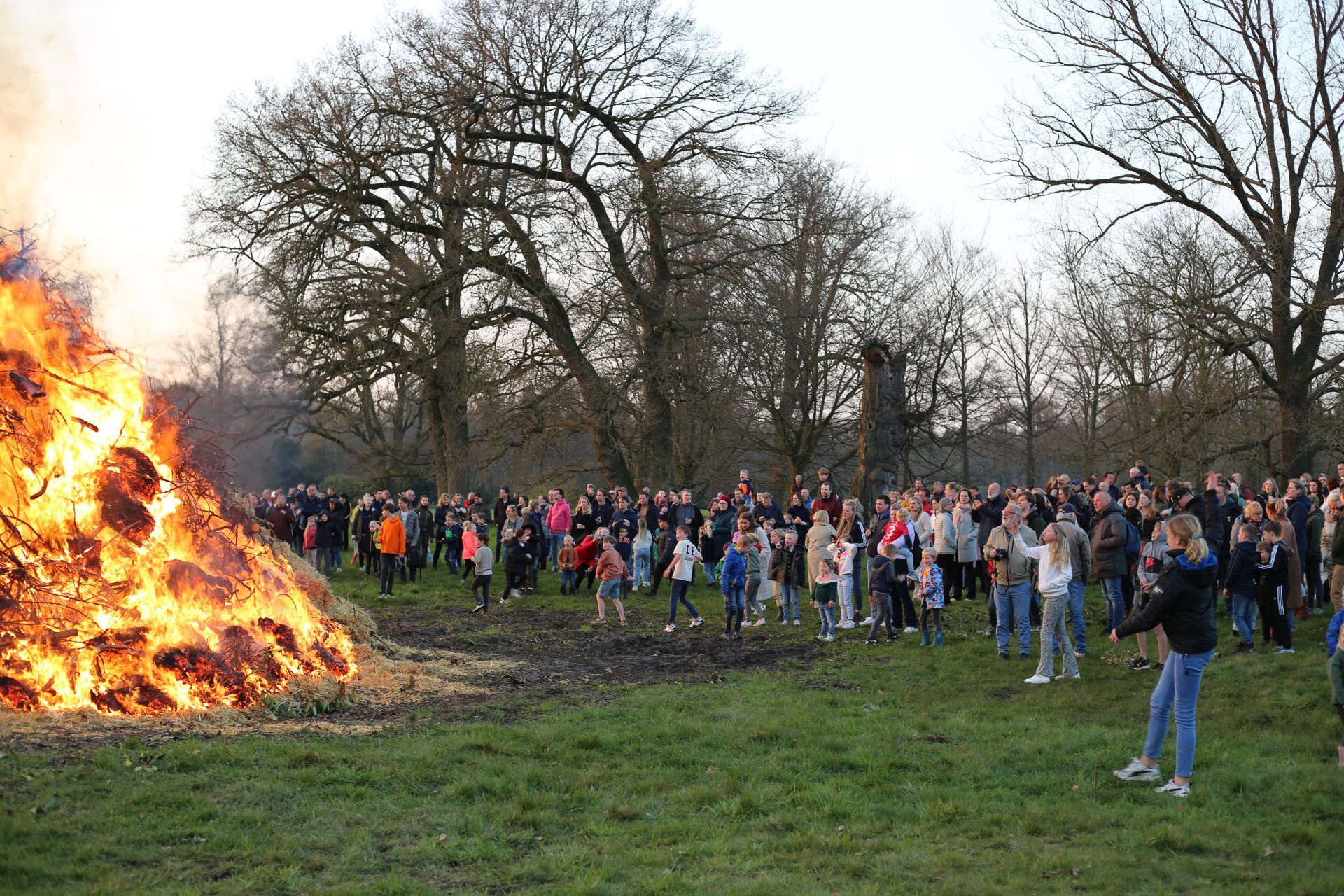 Foto's paasvuur op Twickel online!