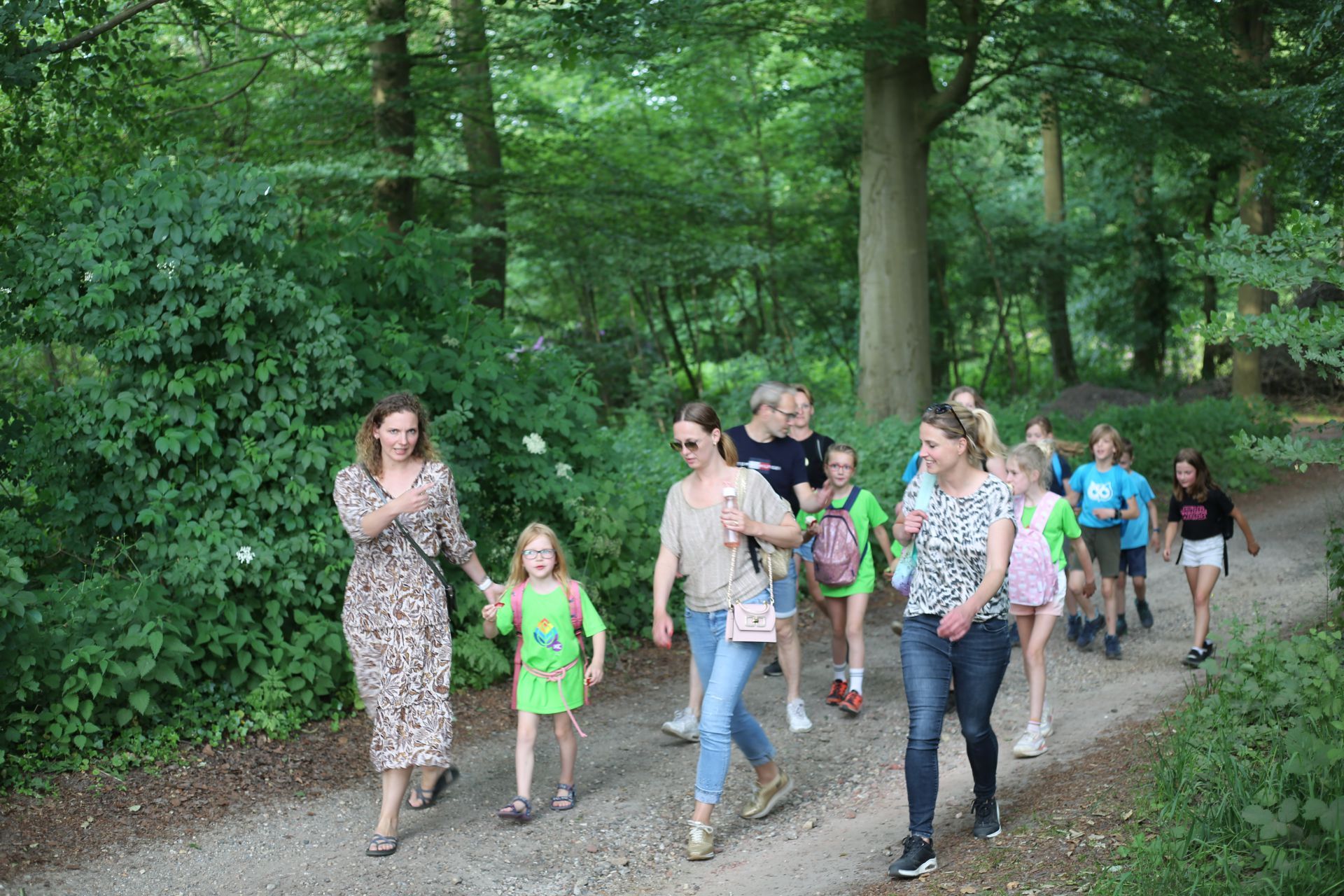 Foto&rsquo;s: Deldense Avond4daagse halverwege &ndash; Flinke stijging aantal deelnemers