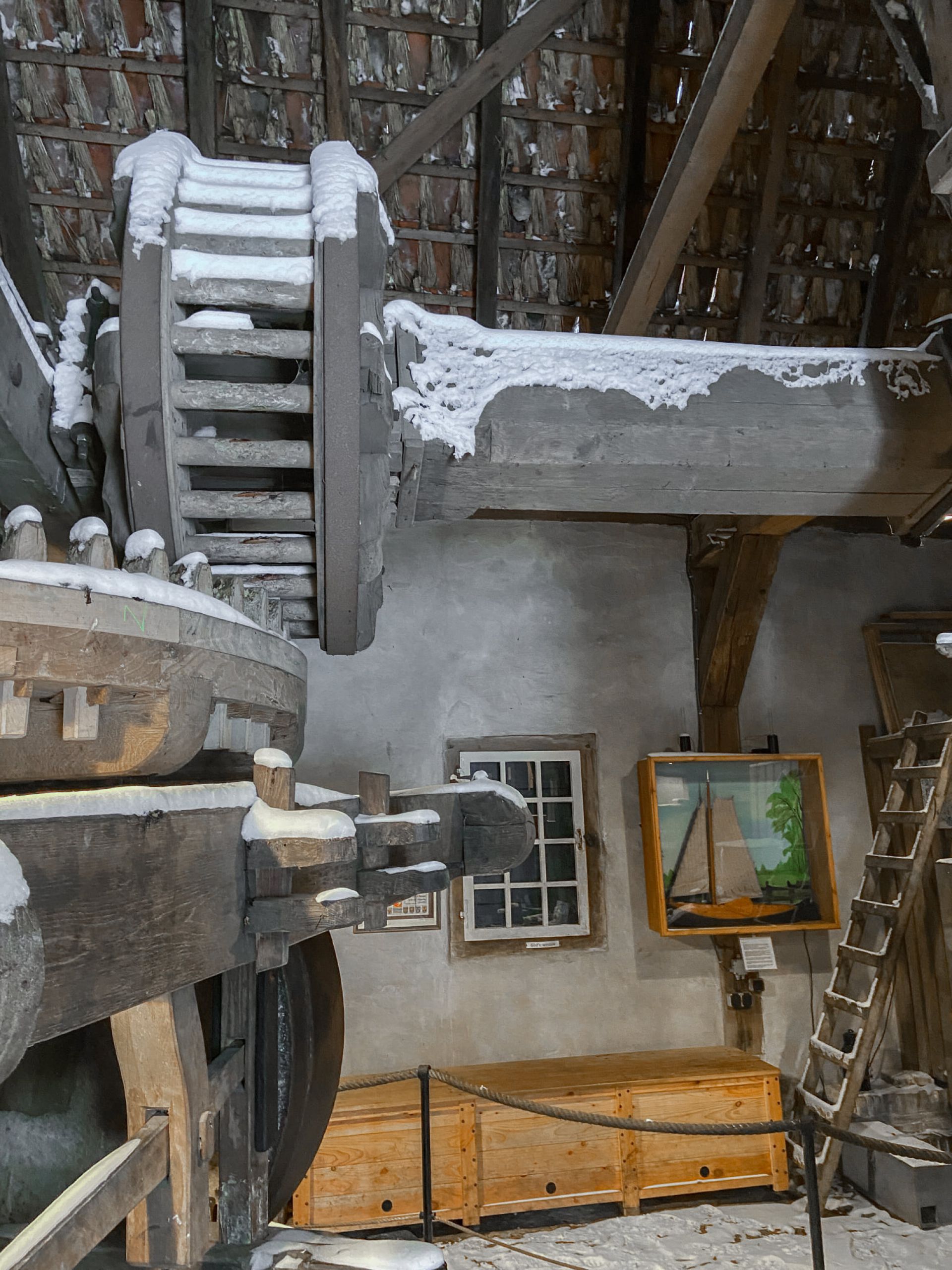 Vrijwilligers Noordmolen bevrijden monument van stuifsneeuw: &lsquo;Dit is nog nooit eerder voorgekomen&rsquo;