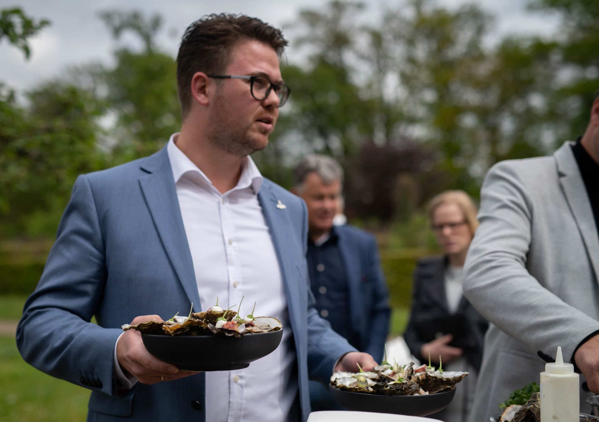 Ingezonden: Lieve gasten, neem uw eigen klapstoel mee!