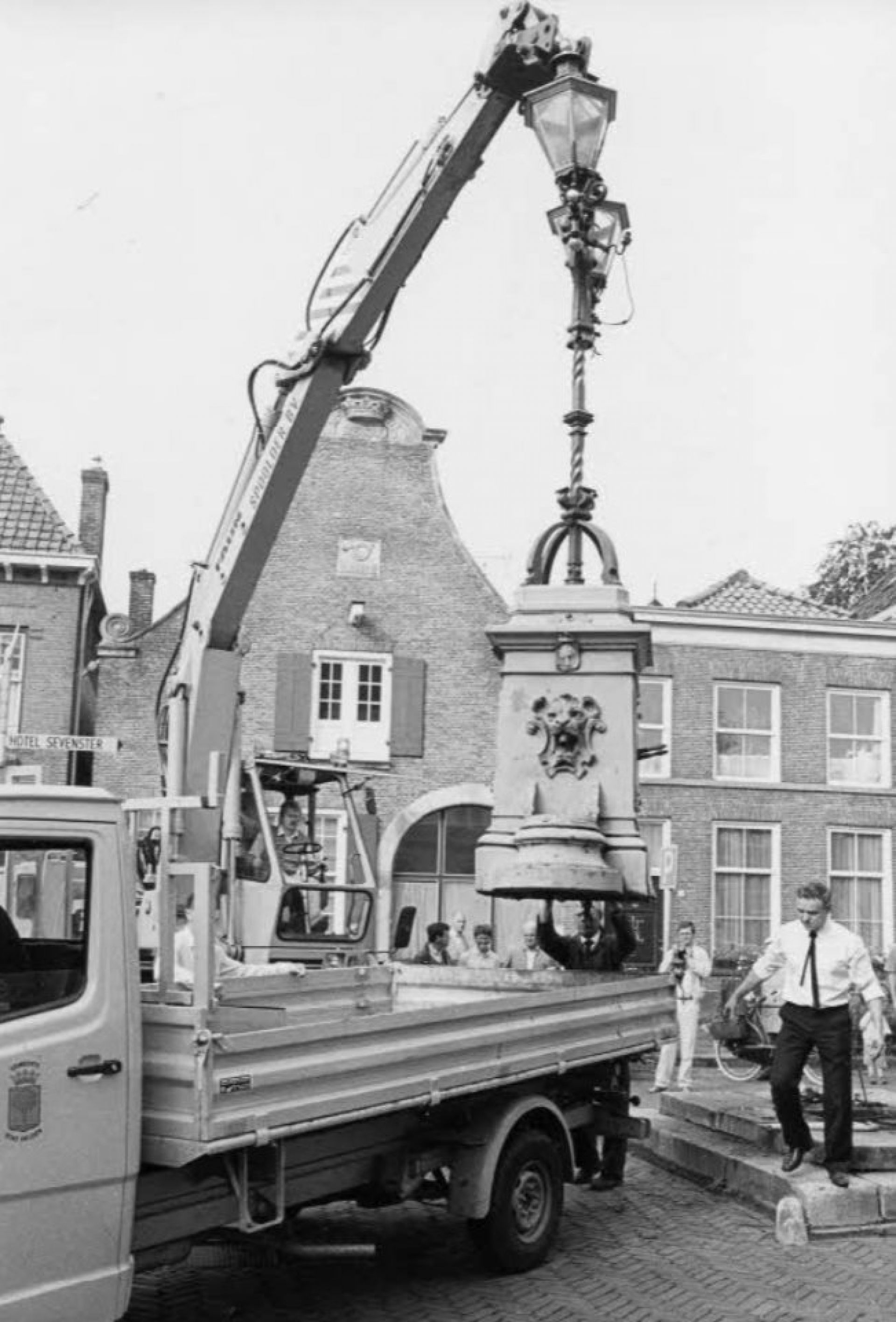 De geschiedenis van Delden in Beeld - Grondige renovatie stadspomp in 1987