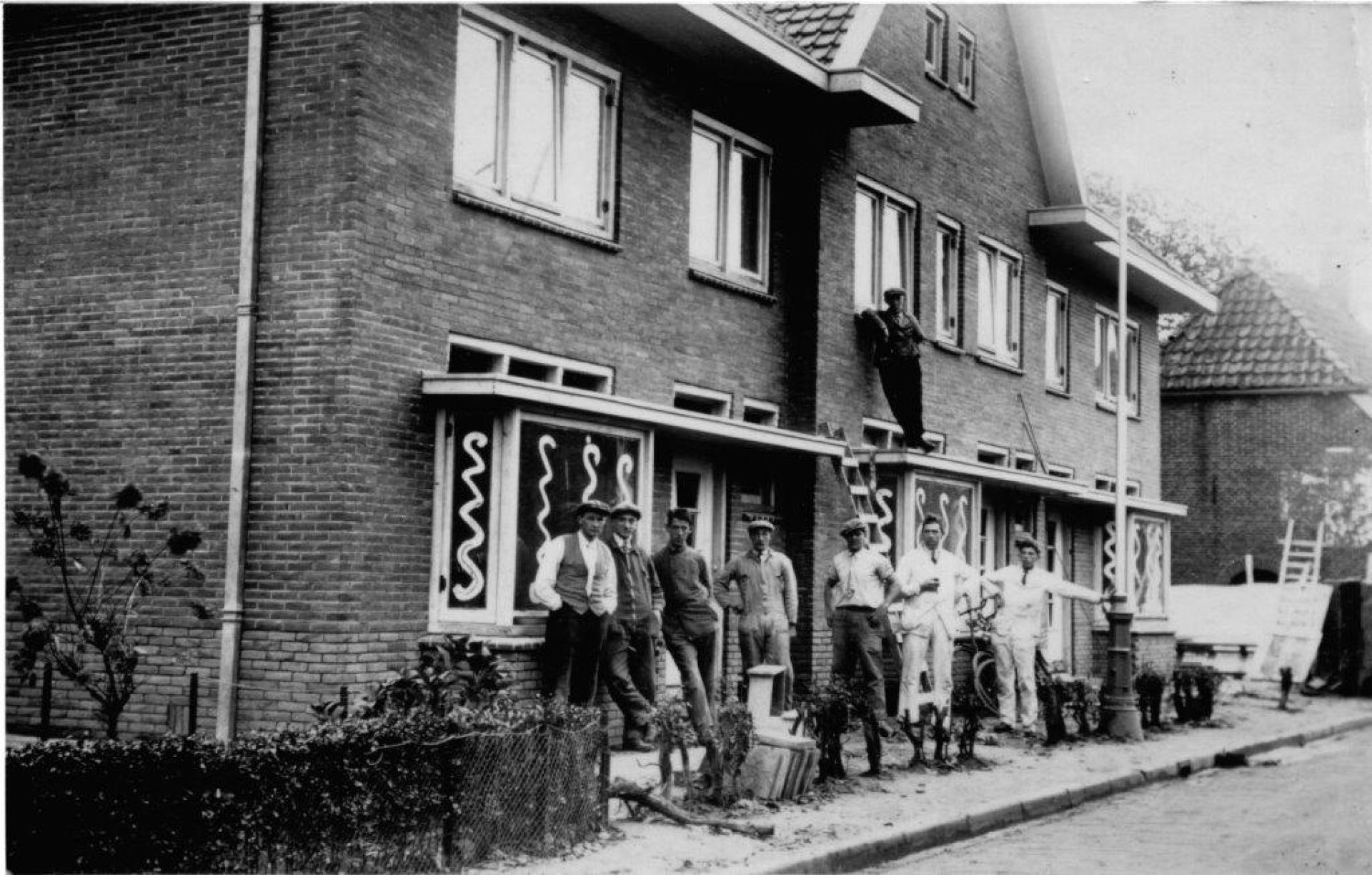 De geschiedenis van Delden in Beeld - Bouwvakkers aan Spoorstraat rond 1925