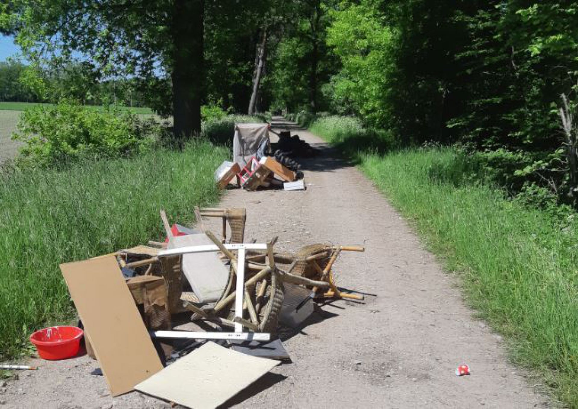 Meerdere ladingen rommel gedumpt in Ambt Delden