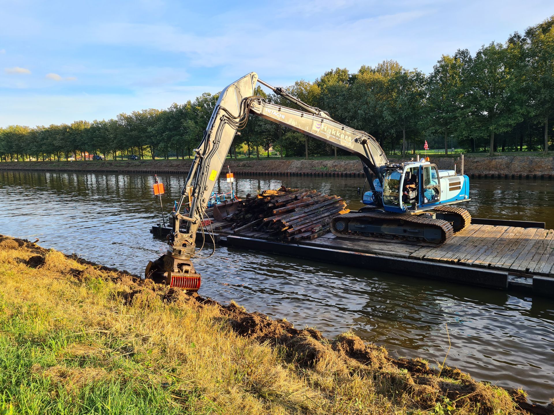 Video: Damwanden Twentekanaal bij Delden onder handen genomen