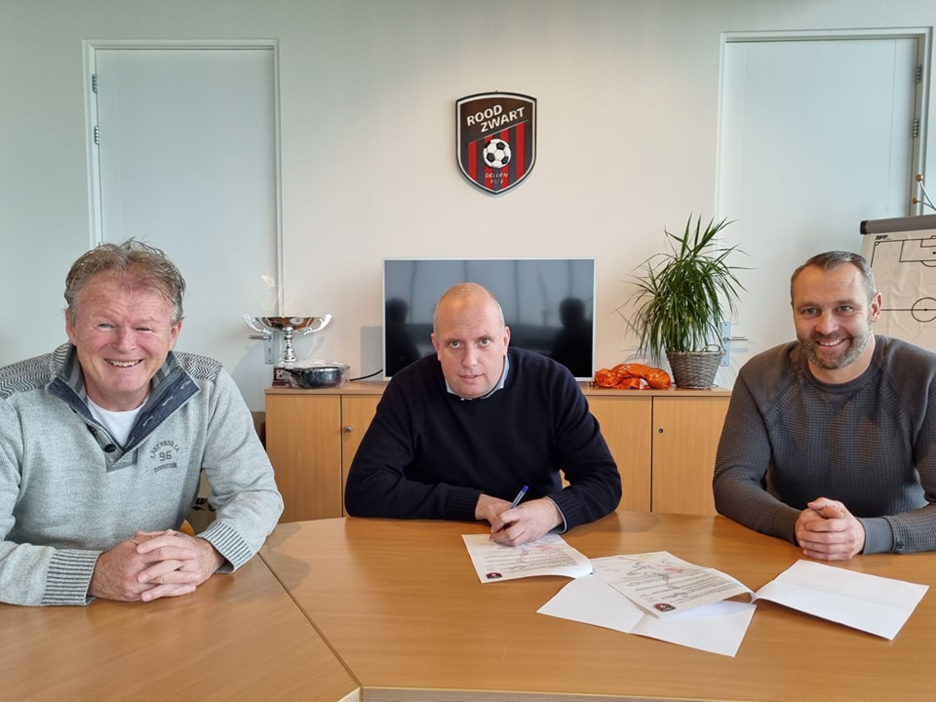 Oefenmeester Christiaan Noppers verlengt contract bij Rood Zwart 