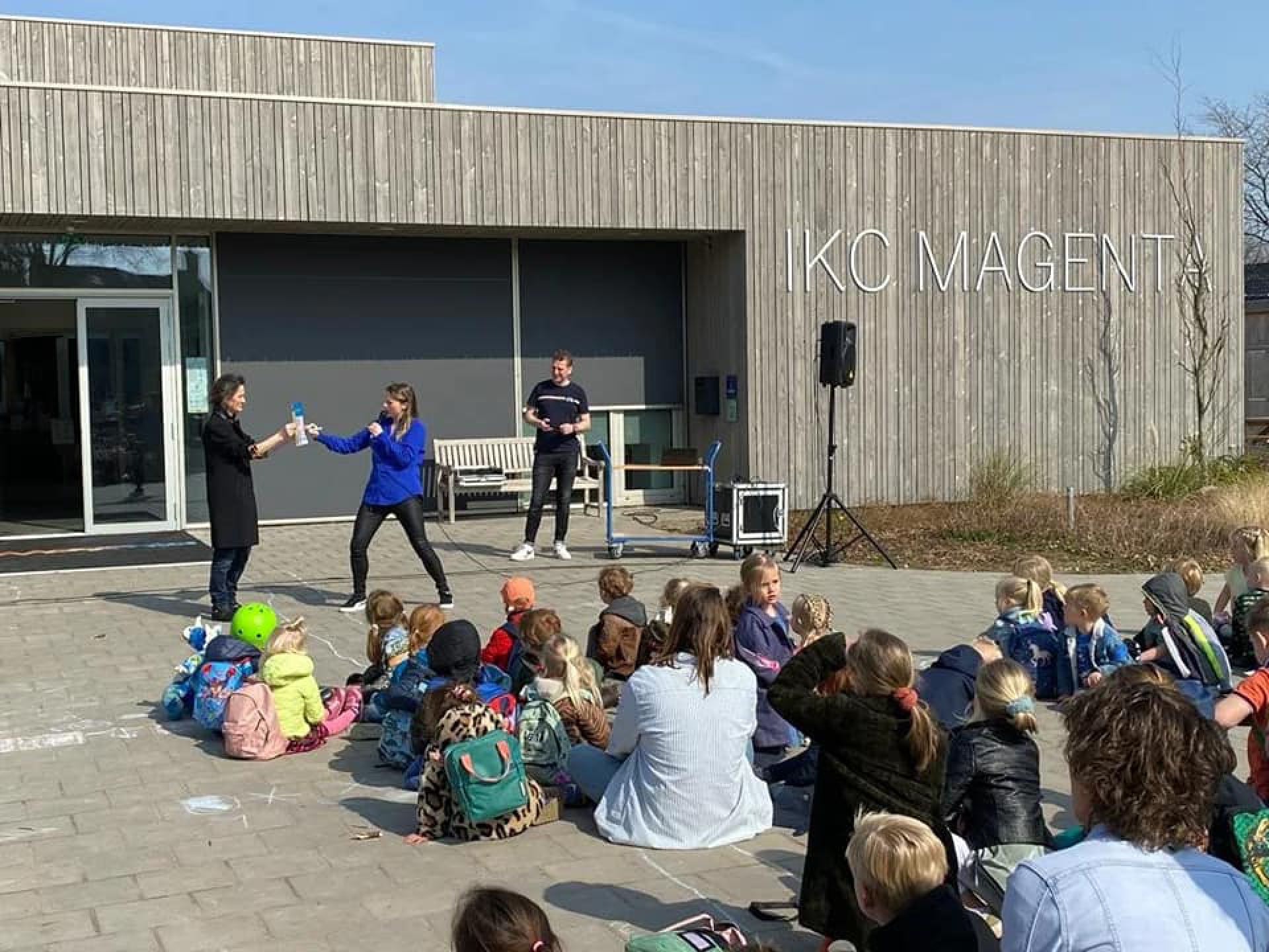 Deldense kinderen en scholieren halen ruim 16.000 euro op voor Oekra&iuml;ne 