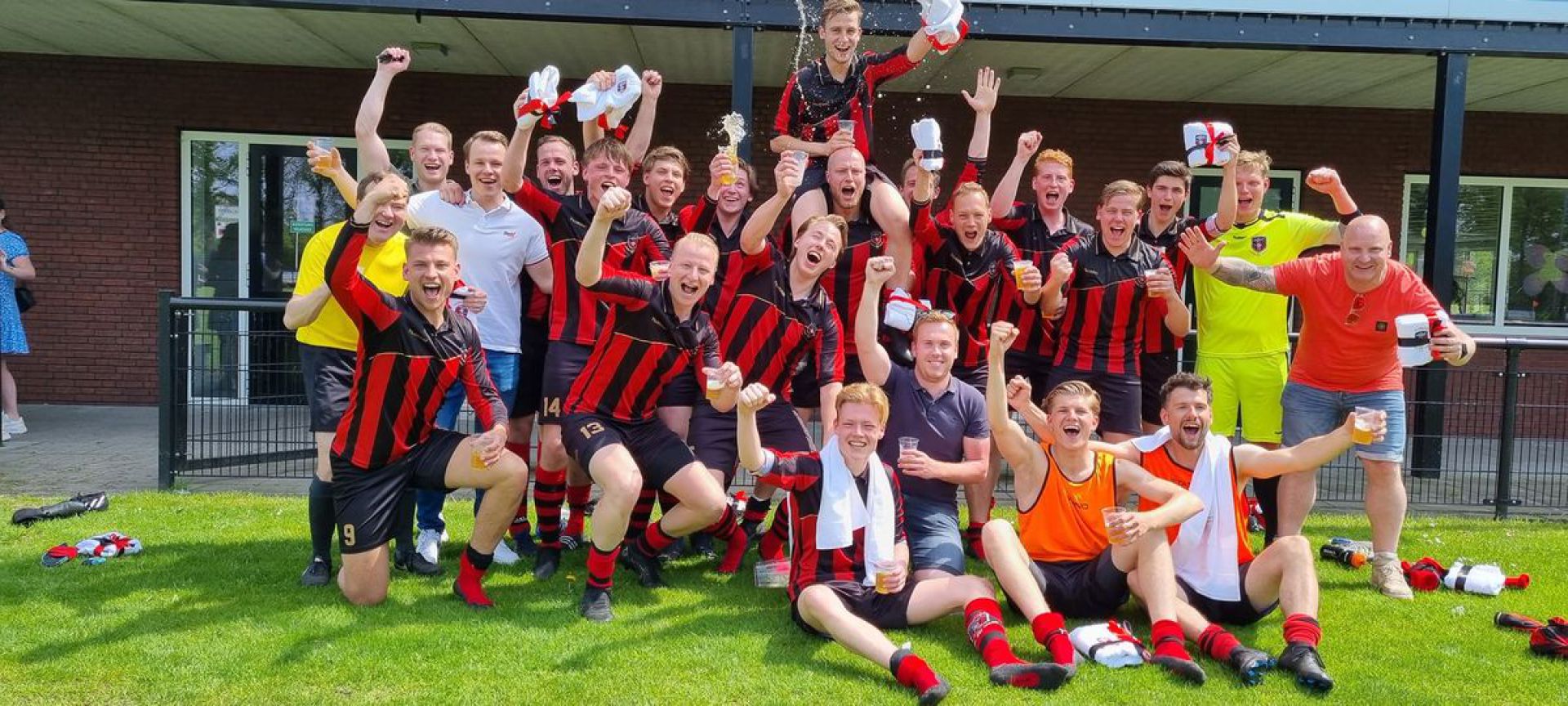 SV Delden 4 en Rood Zwart 2 vieren kampioenschap