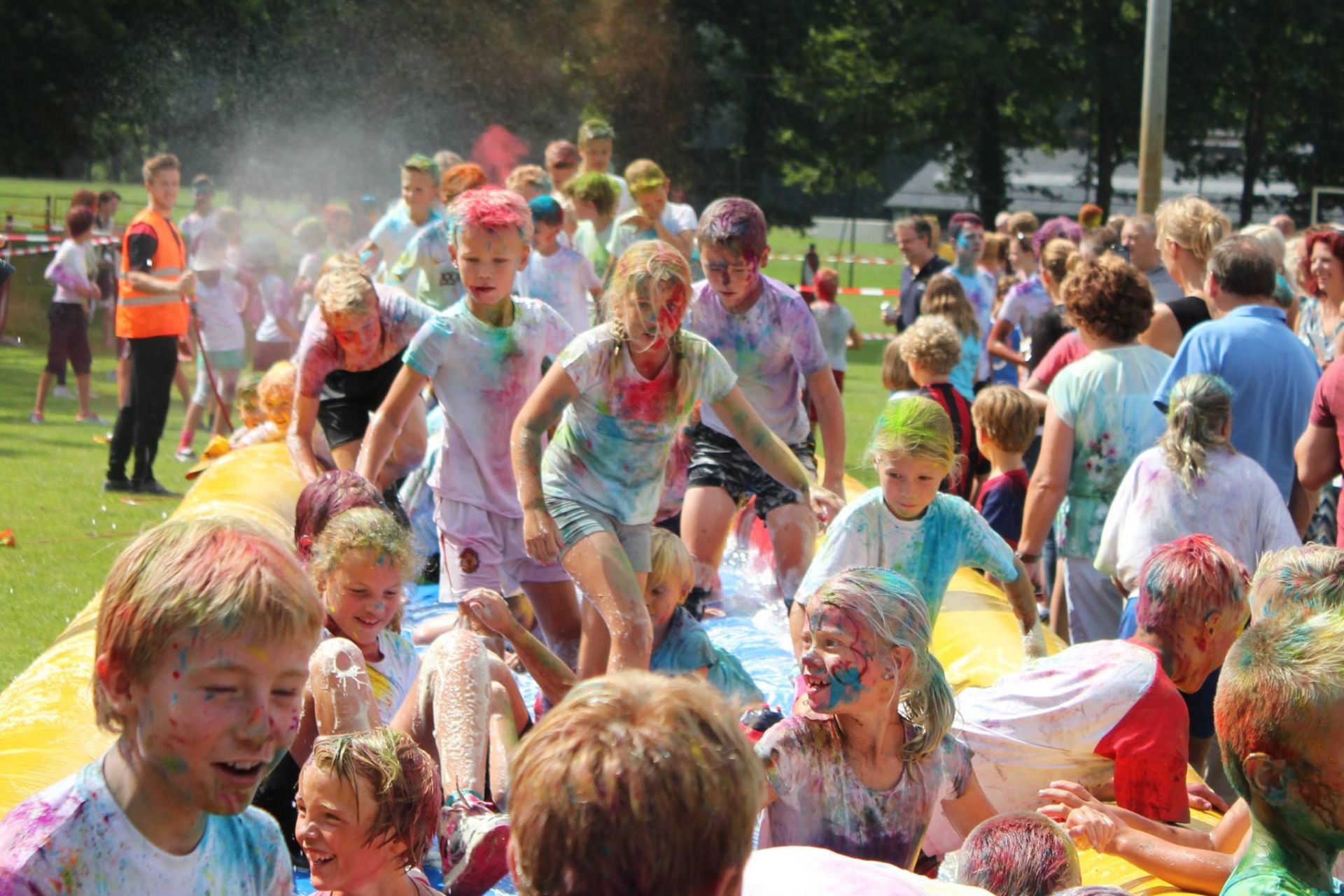 Tal van activiteiten tijdens open dag Rood Zwart: &lsquo;Voor het eerst sinds 2015 een colourrun&rsquo;
