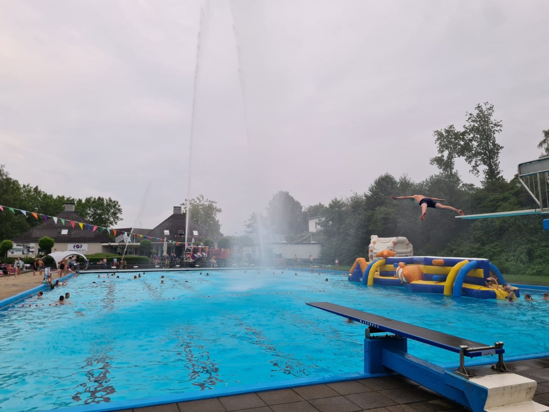 Minder deelnemers maar wel ouderwetse Zwem4daagse Delden