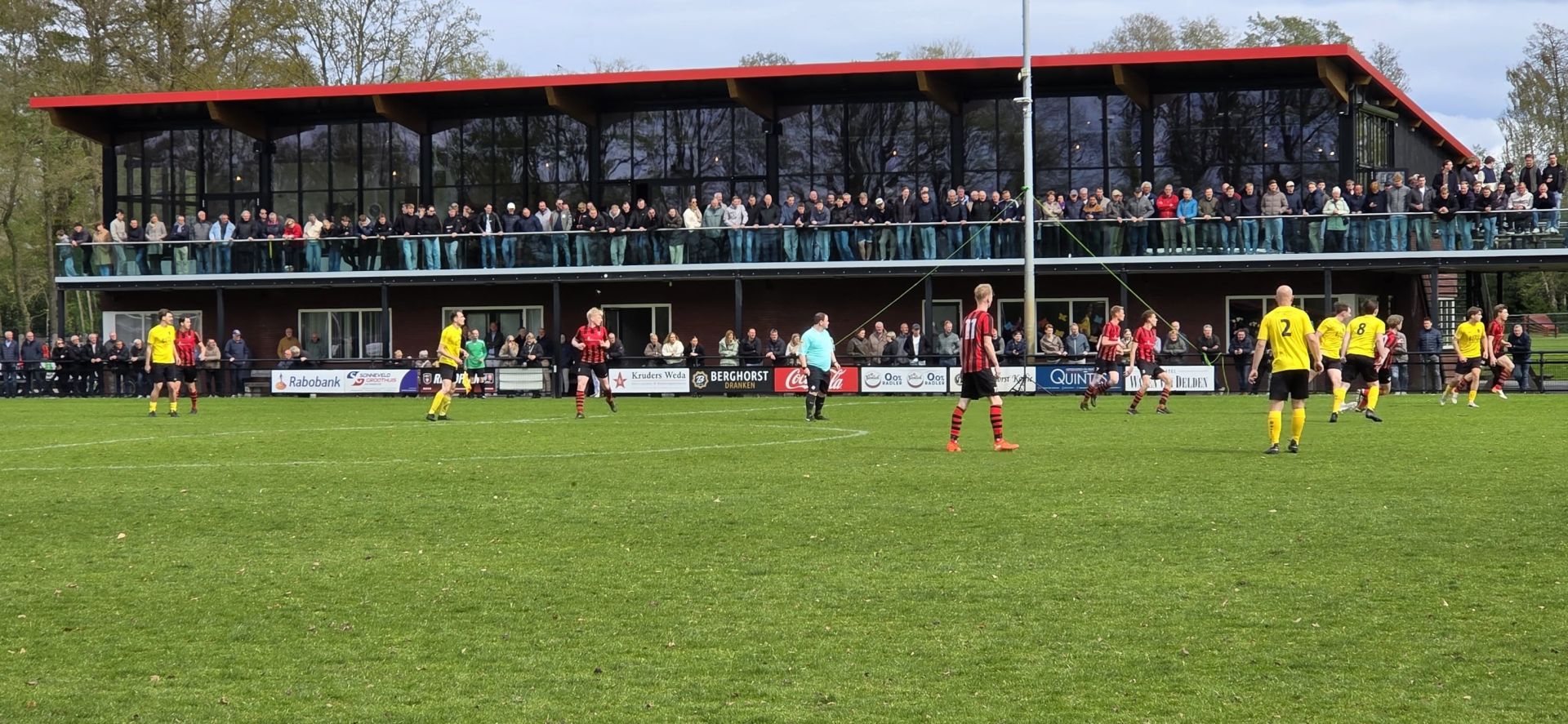 Rood Zwart blijft in spoor koploper