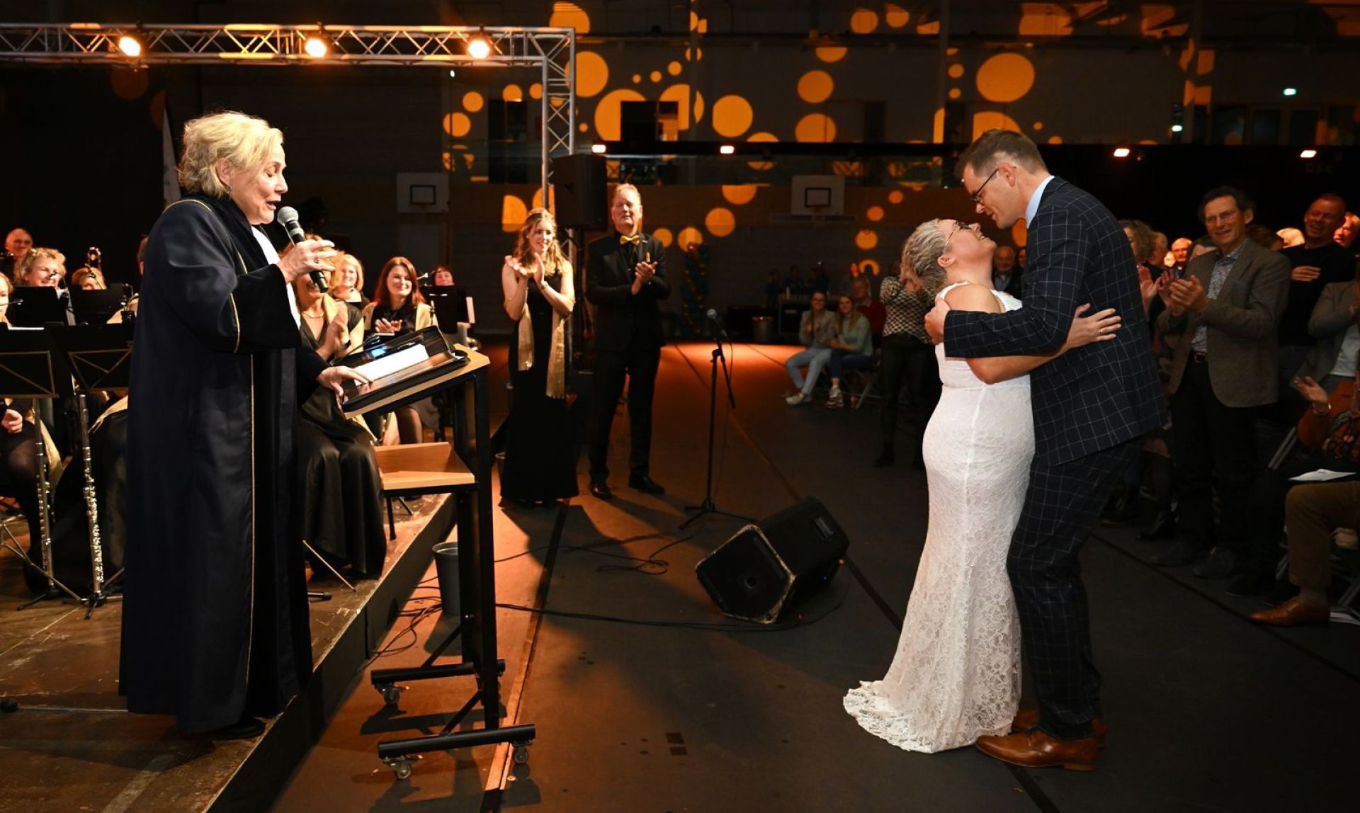 Verrassingshuwelijk tijdens jubileumconcert Amicitia