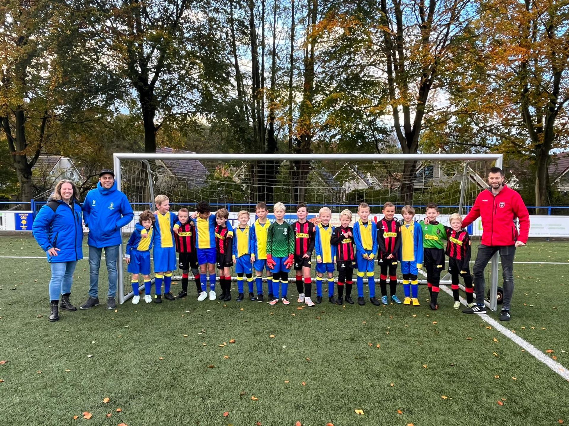 Jeugdteams SV Delden en Rood Zwart trakteren juf op veel doelpunten: &lsquo;Ik heb genoten&rsquo;