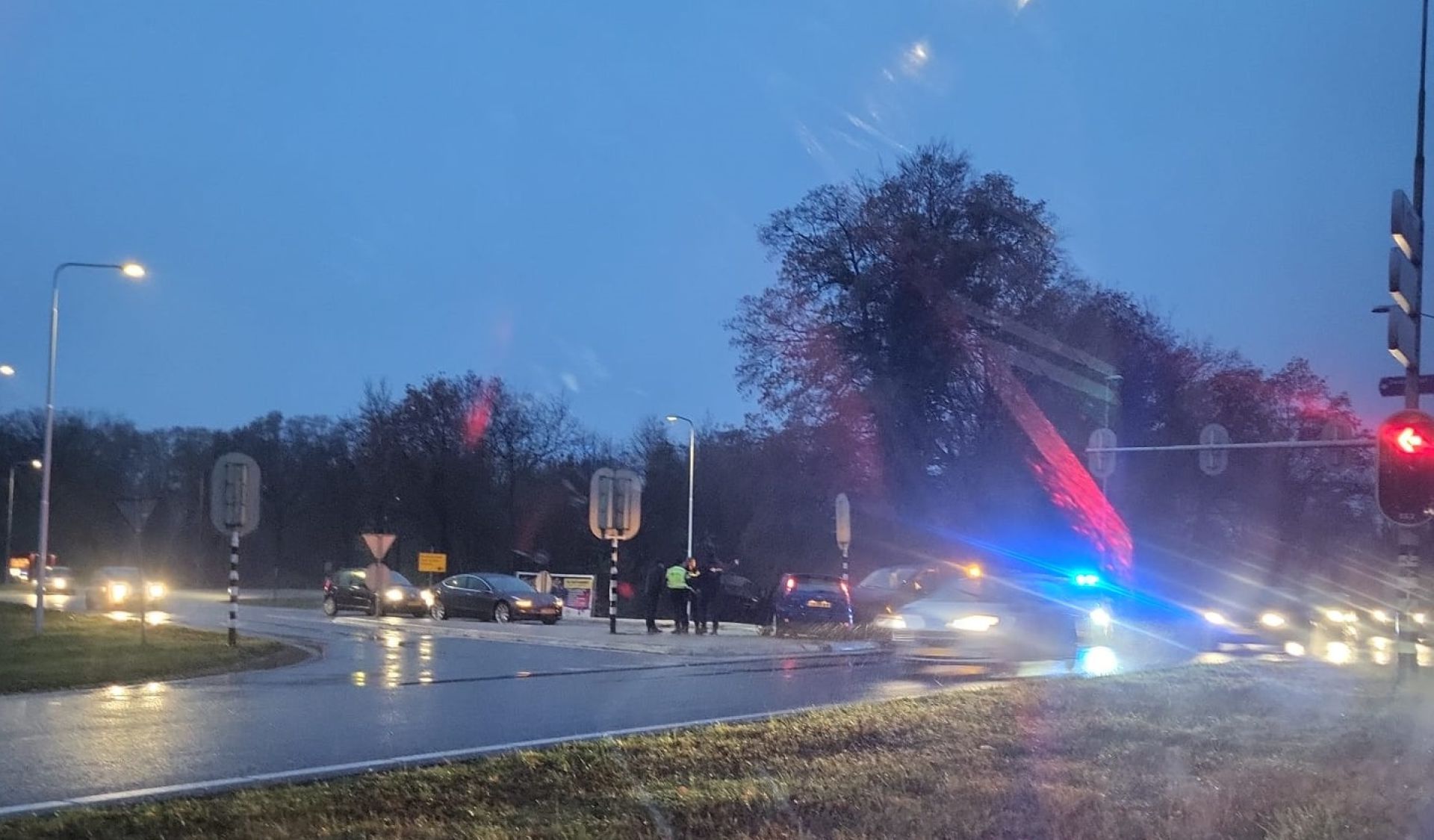 Update: Automobilist lichtgewond na aanrijding op N346 bij Delden 