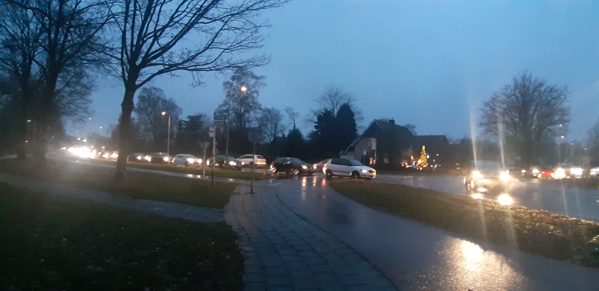 Zeer drukke ochtendspits in Delden door ongevallen knooppunt Azelo