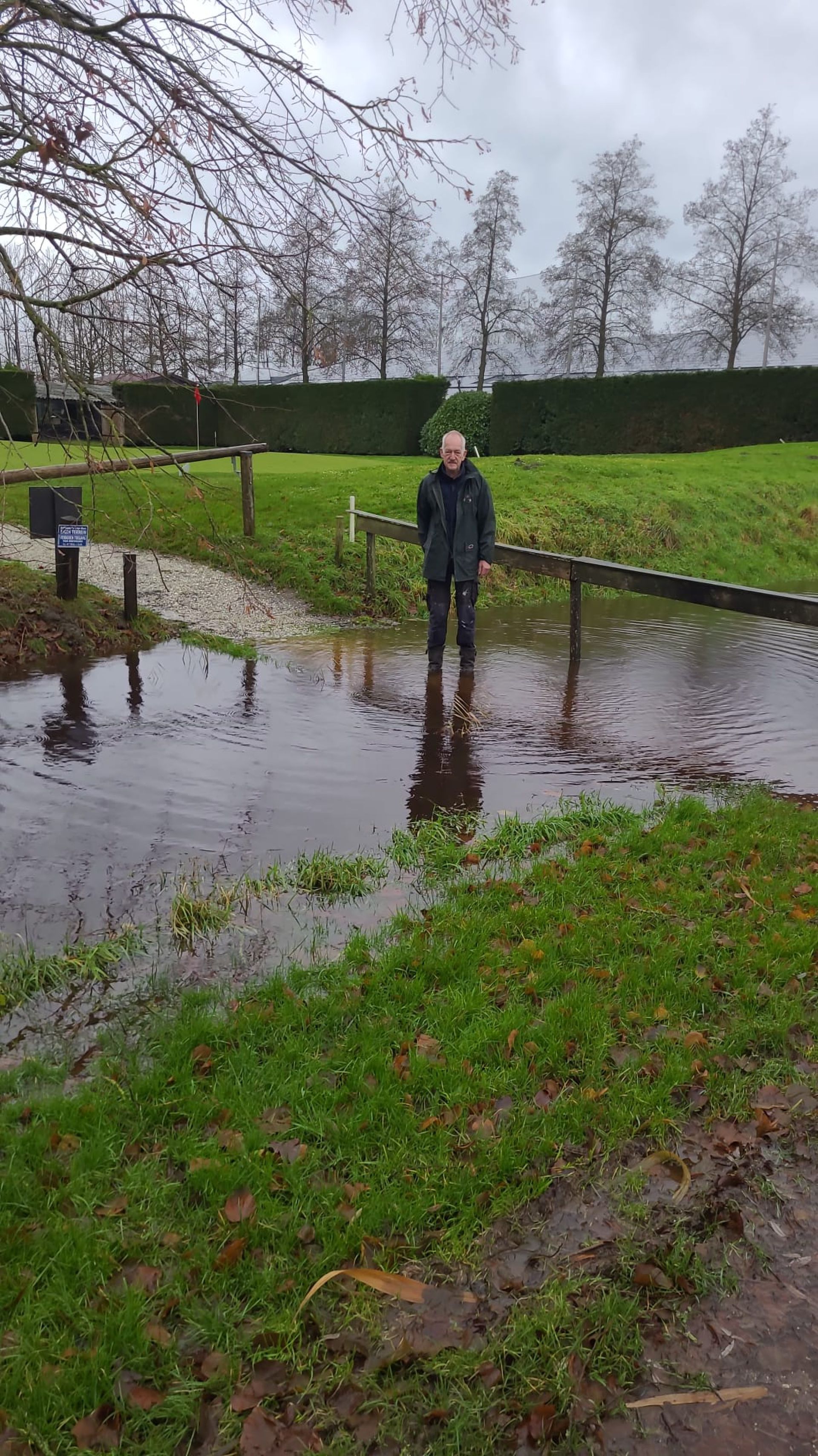 Wateroverlast Delden houdt aan: &lsquo;Zwemmen op de Lage Mors&rsquo;