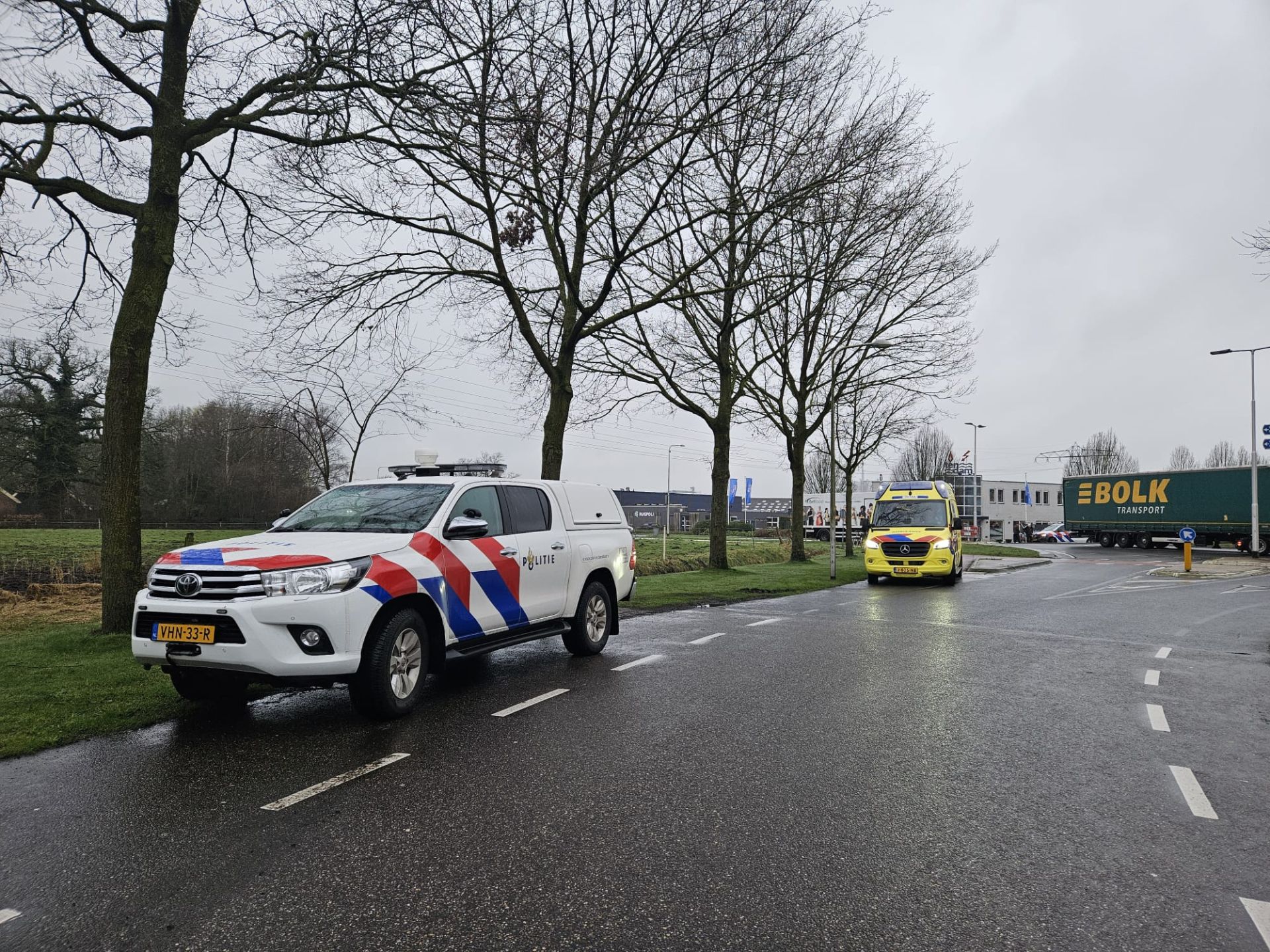 Fietser gewond bij aanrijding met busje in Delden