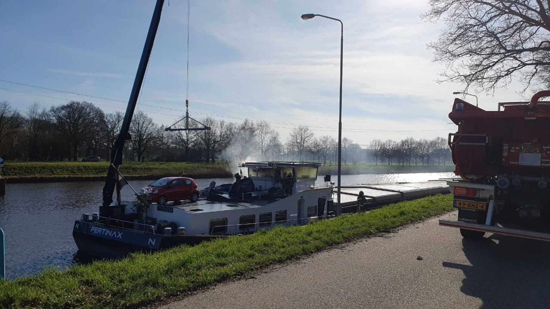 Update: 'Kortsluiting oorzaak brand op schip Twentekanaal bij Delden'