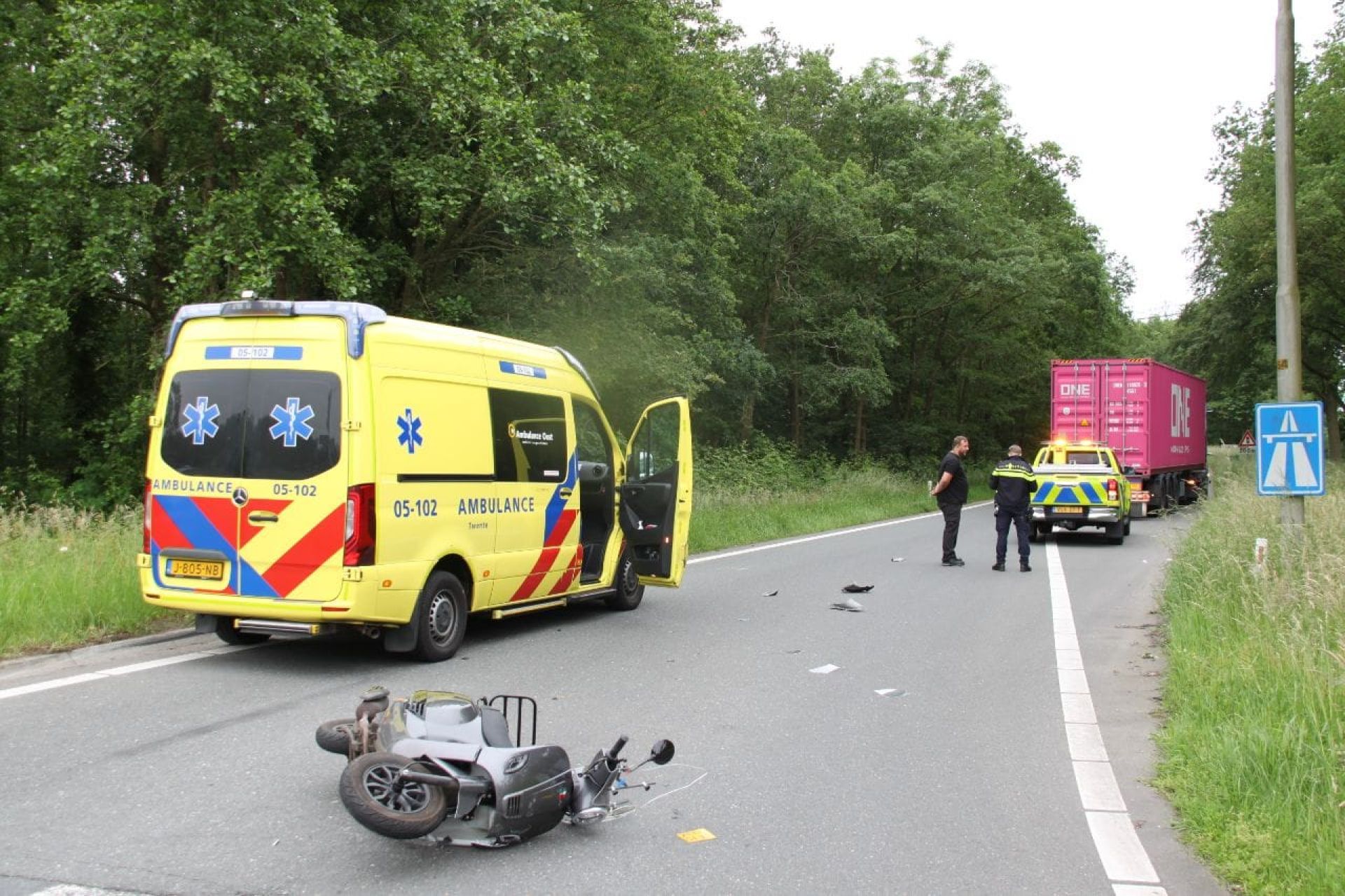 Grote verkeershinder na ongeval met scooter tussen Delden en Hengelo