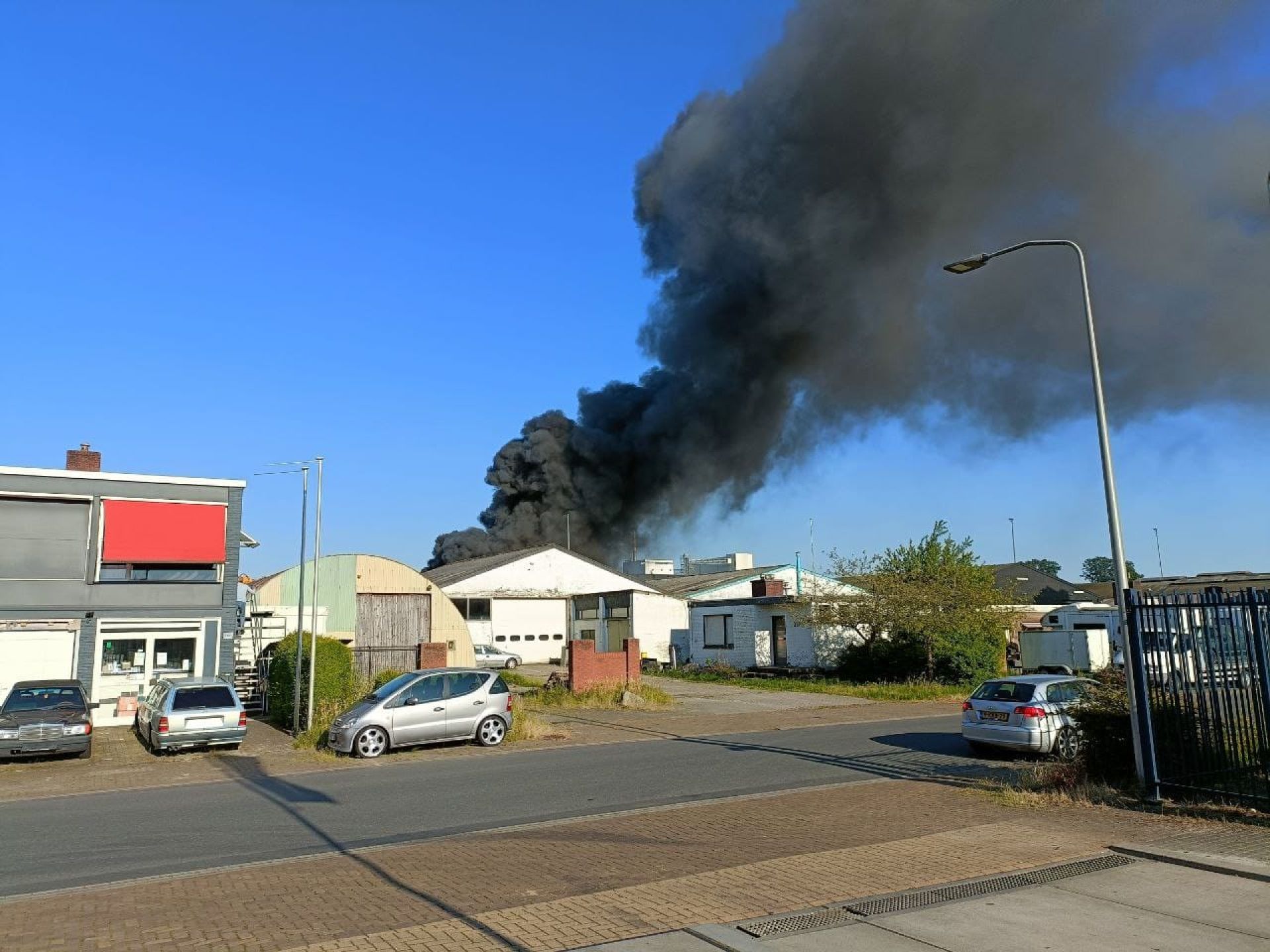 Rook grote brand Hengelo trekt richting Delden