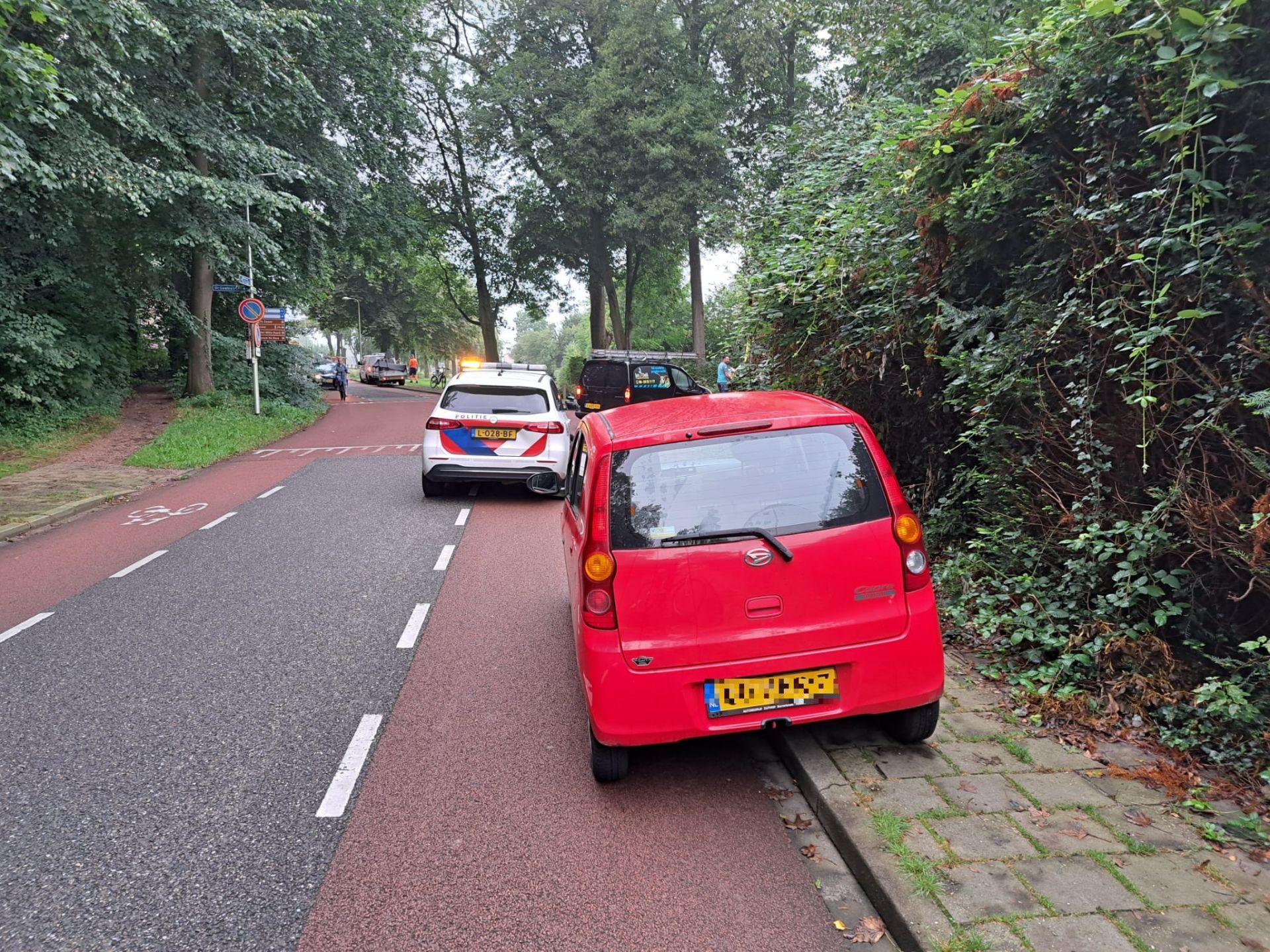 Vrouw gewond na val met fiets aan Van Nispenweg