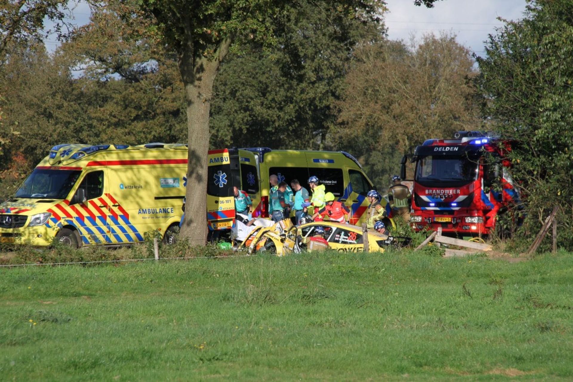 Ongeval met rallyauto op Hagmolenweg in Bentelo