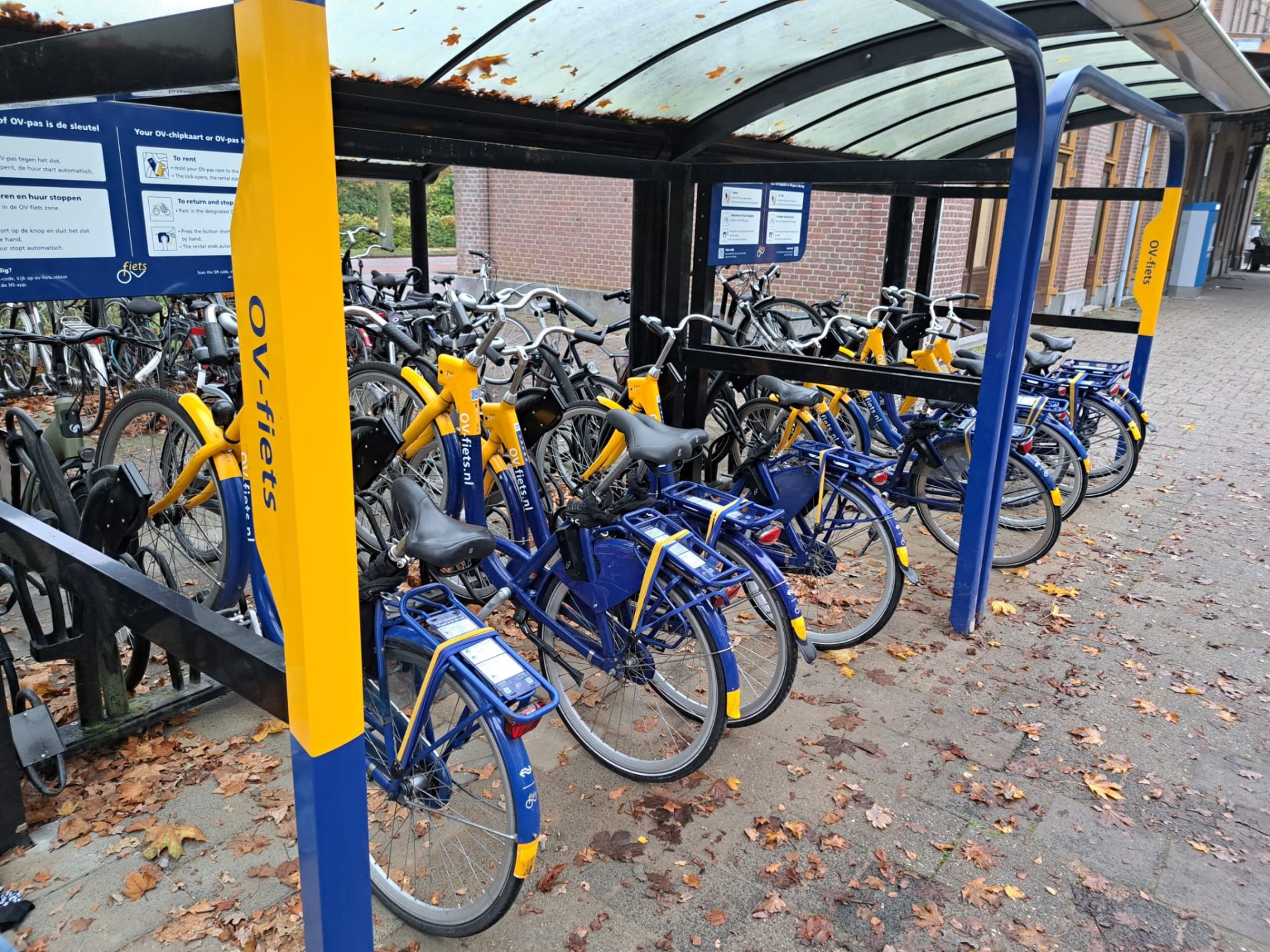 Nieuwe stalling voor leenfietsen op treinstation in Delden