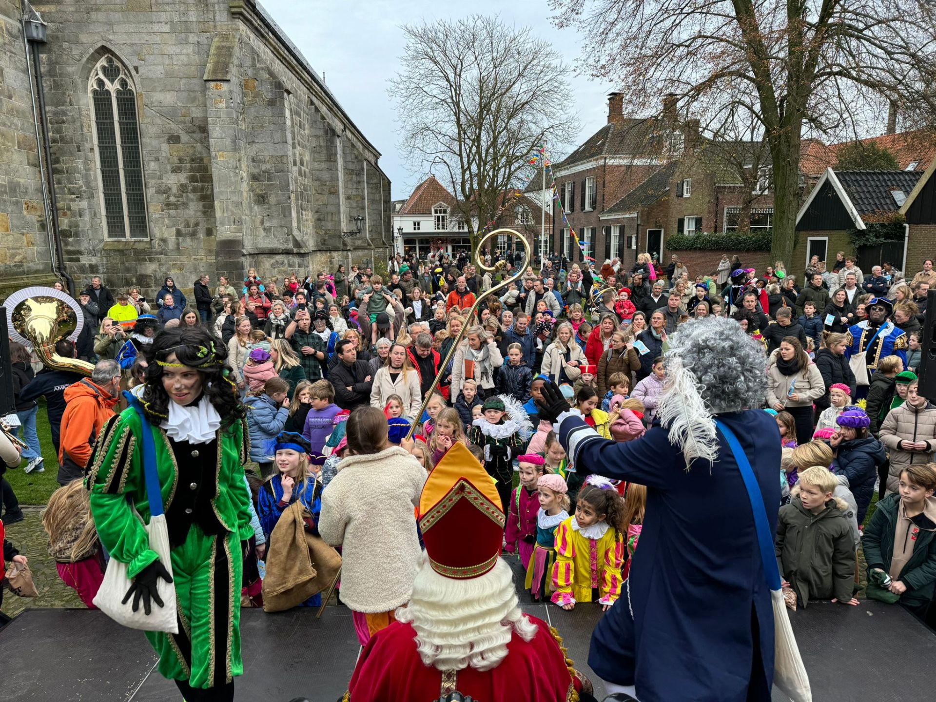 Sinterklaas warm onthaald in Delden