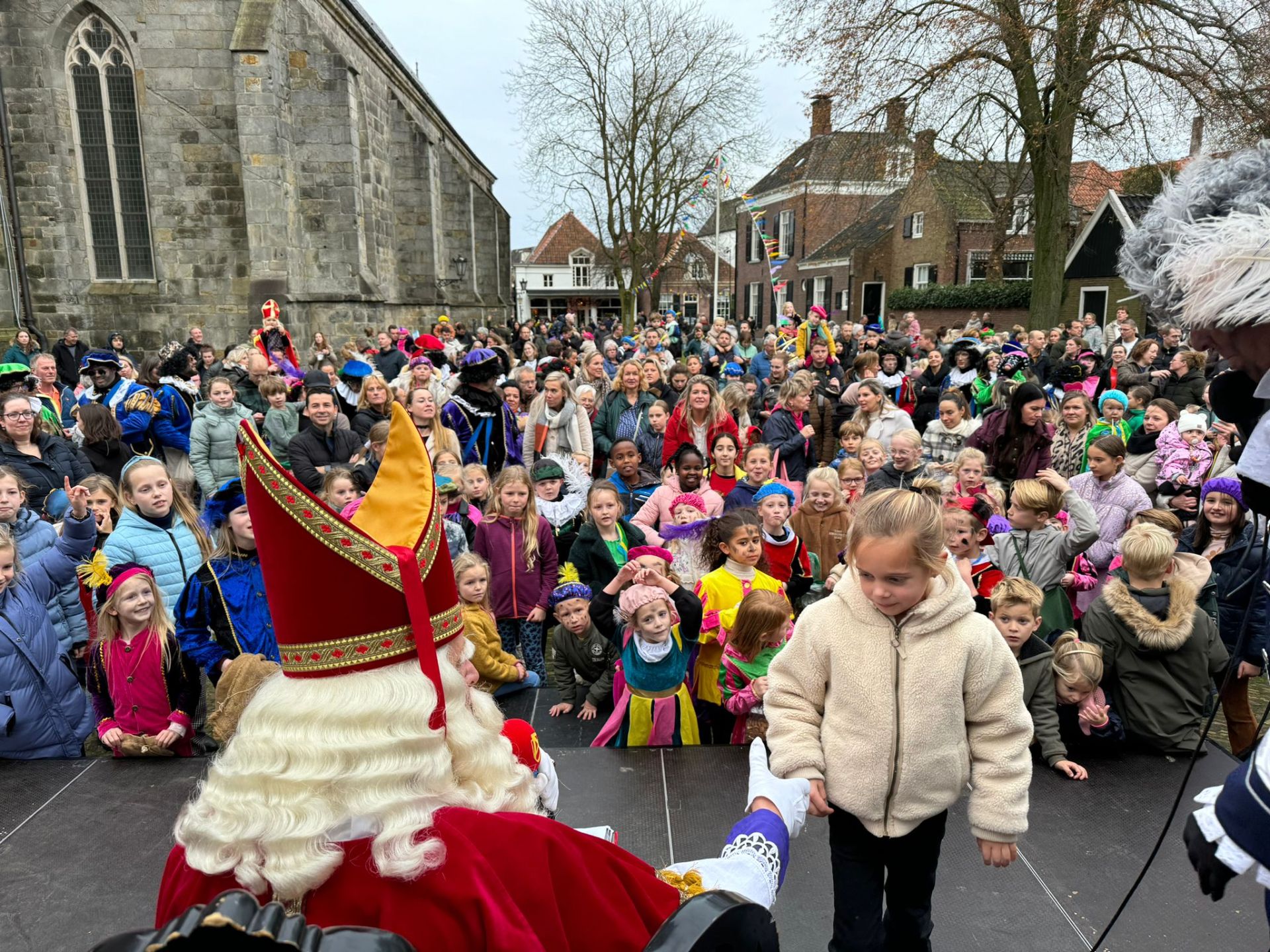 Sinterklaas warm onthaald in Delden