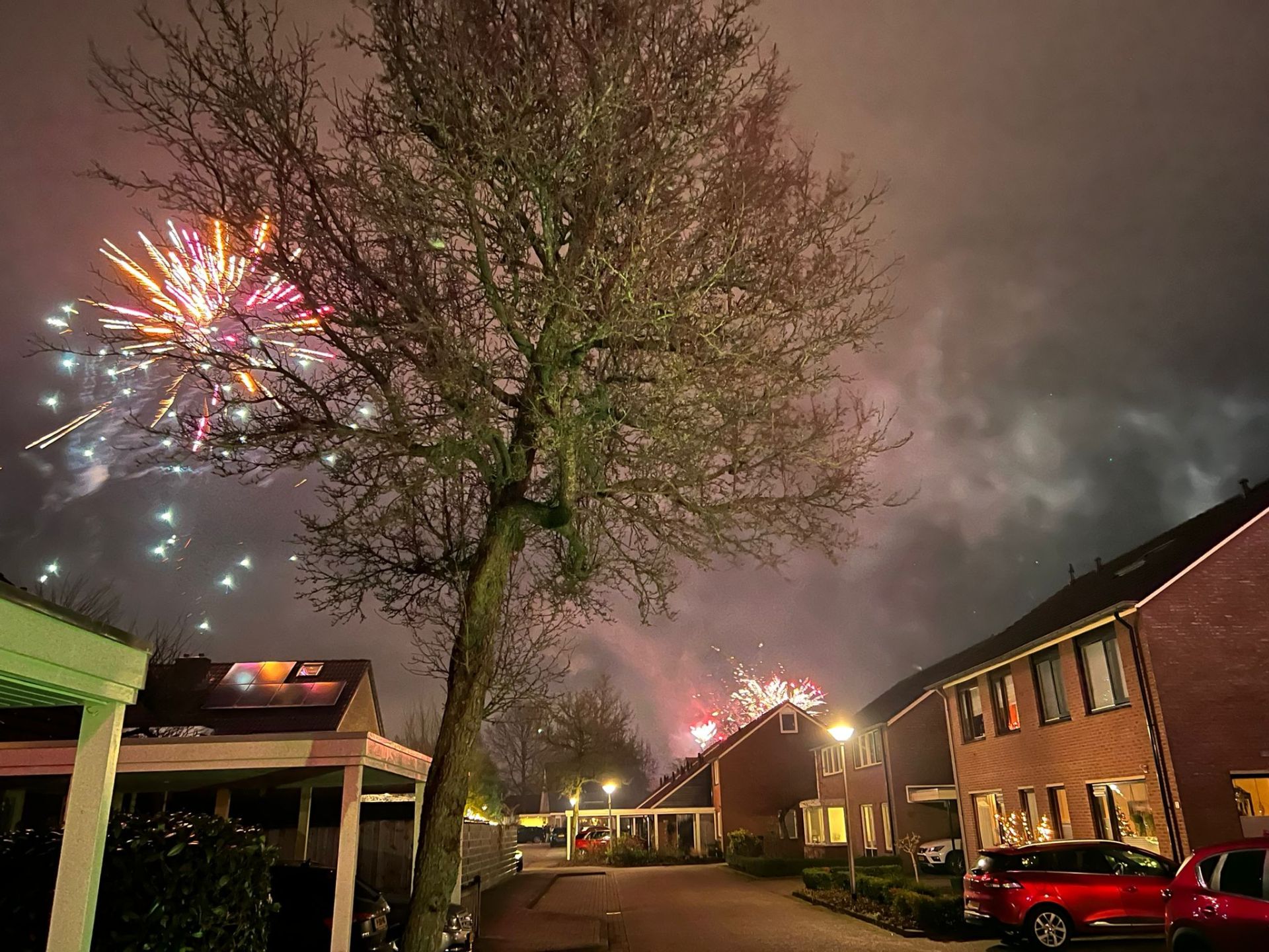 Rustige jaarwisseling in Delden - Hulpdiensten druk in Twente
