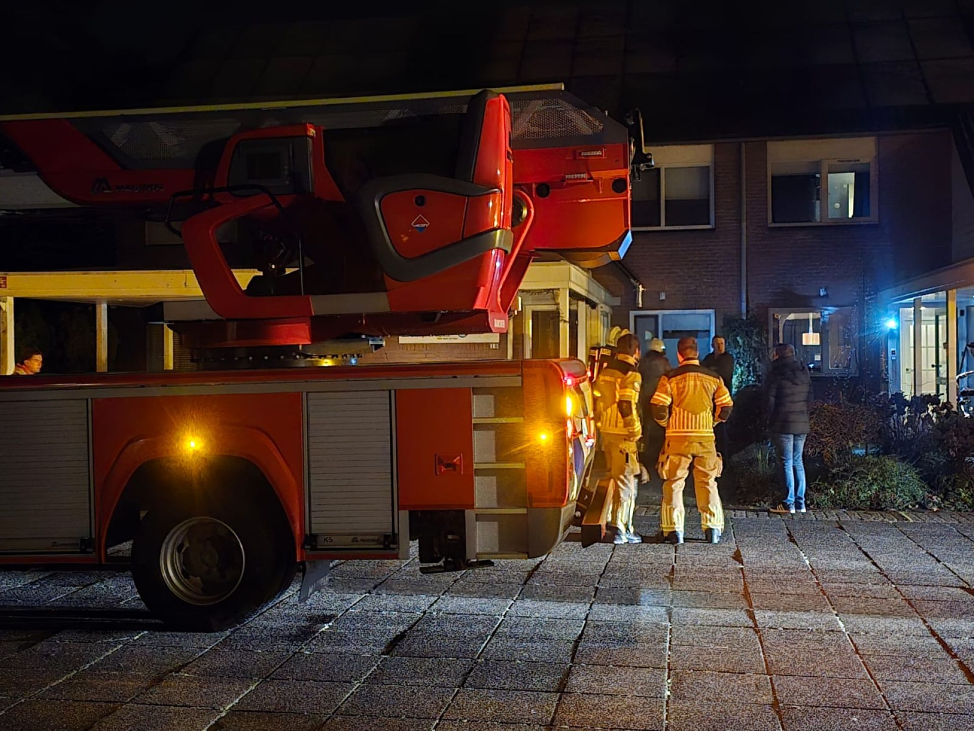 Brandweer rukt uit voor schoorsteenbrand aan Bereklauw Delden