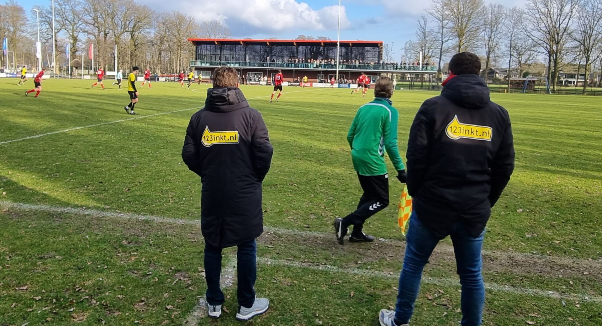 Flitsende start bezorgt Rood Zwart belangrijke winst: 3-2