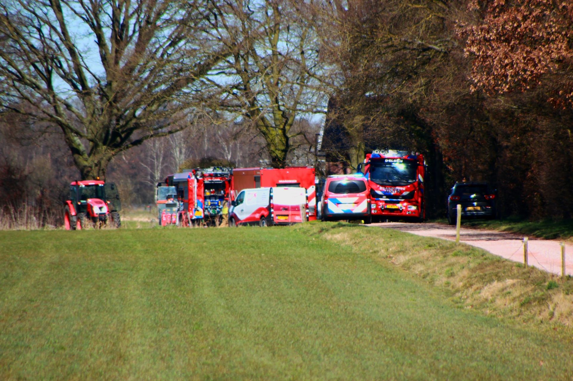 Brandweer rukt uit voor woningbrand in Ambt Delden