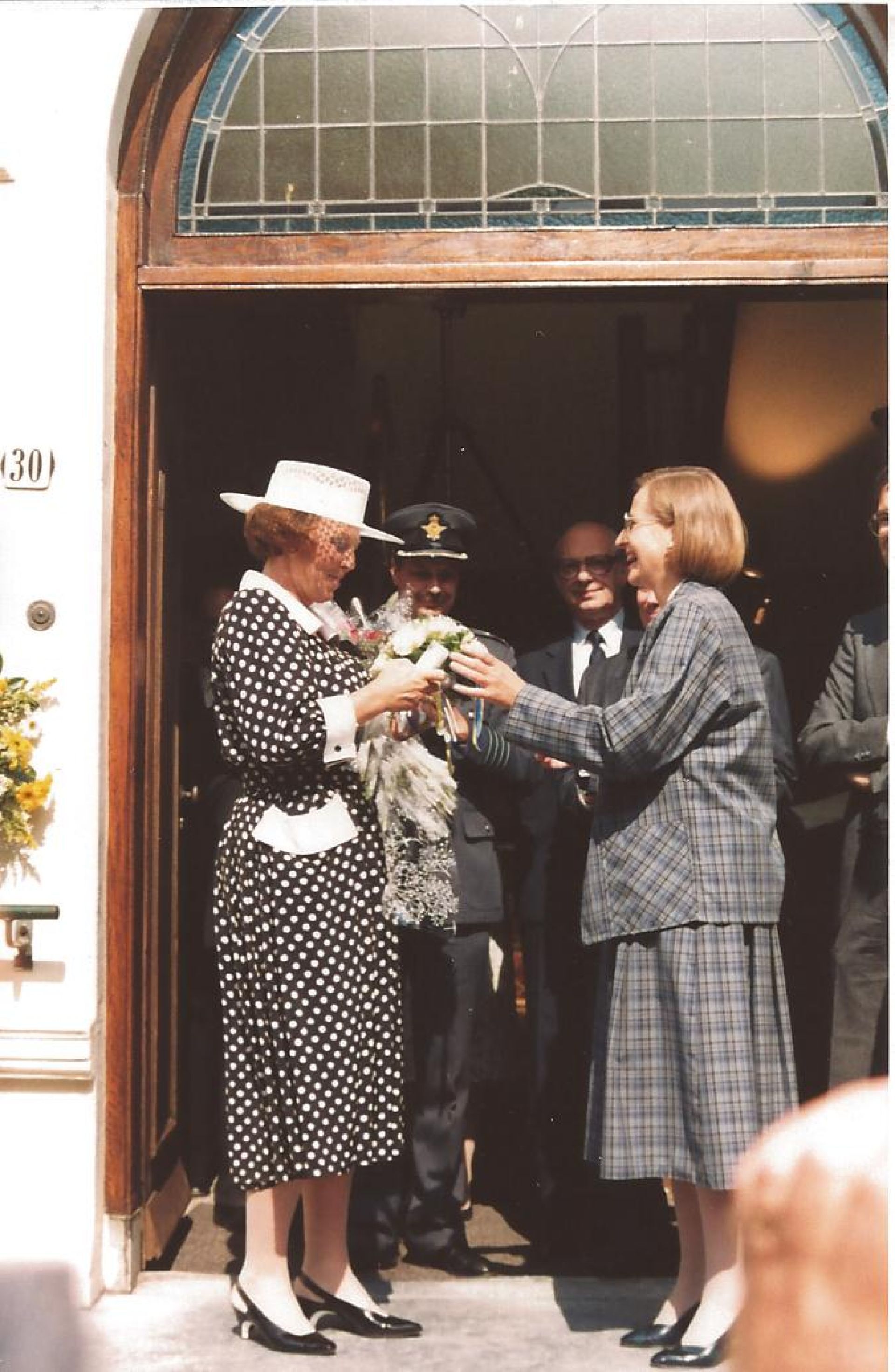 De geschiedenis van Delden in Beeld - Beatrix opent Zoutmuseum in Delden
