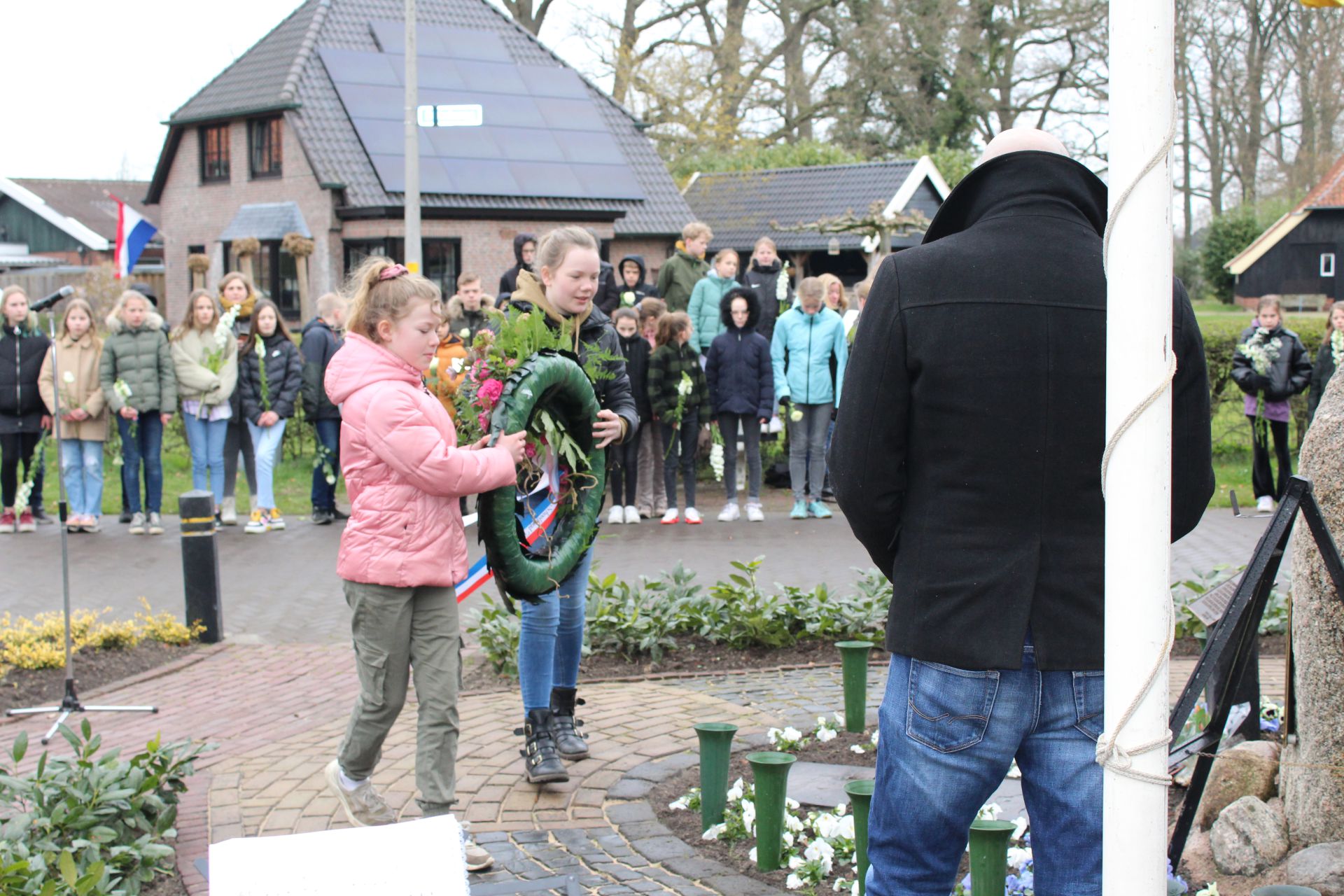Delden 77 jaar bevrijd &ndash; Voor het eerst sinds 2019 weer bijeenkomst bij monument