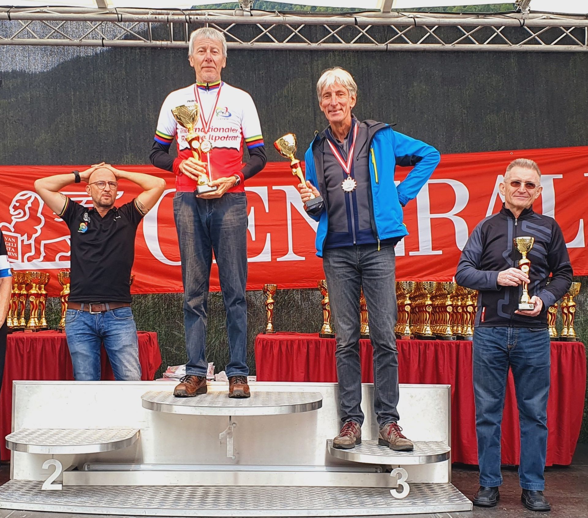 Dick van der Neut uit Delden pakt brons op WK tijdrijden voor 65-plussers