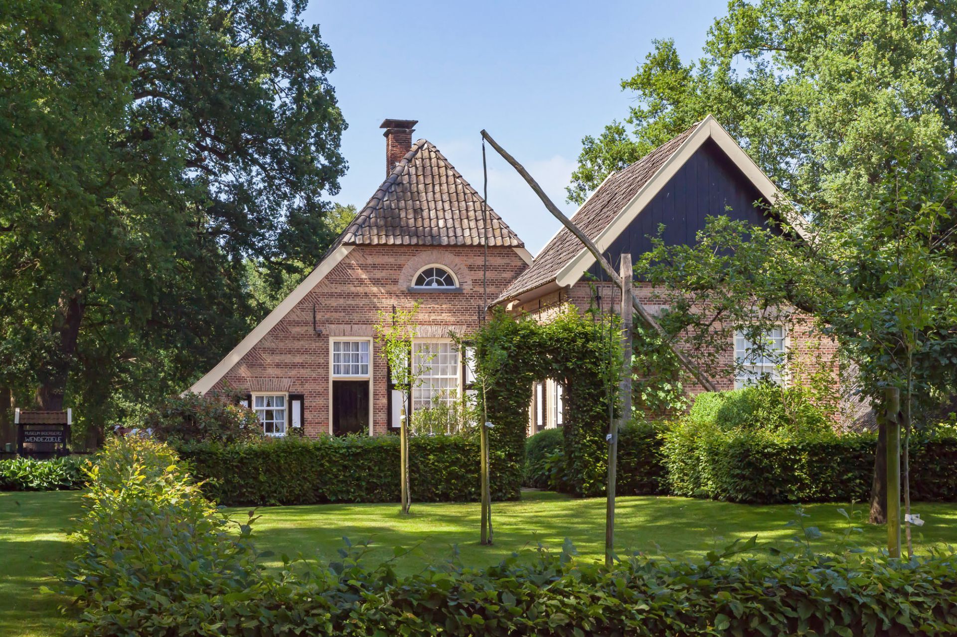 Museumboerderij Wendezoele weer open - Textiel en expositie tv-programma Nieuwe Boeren
