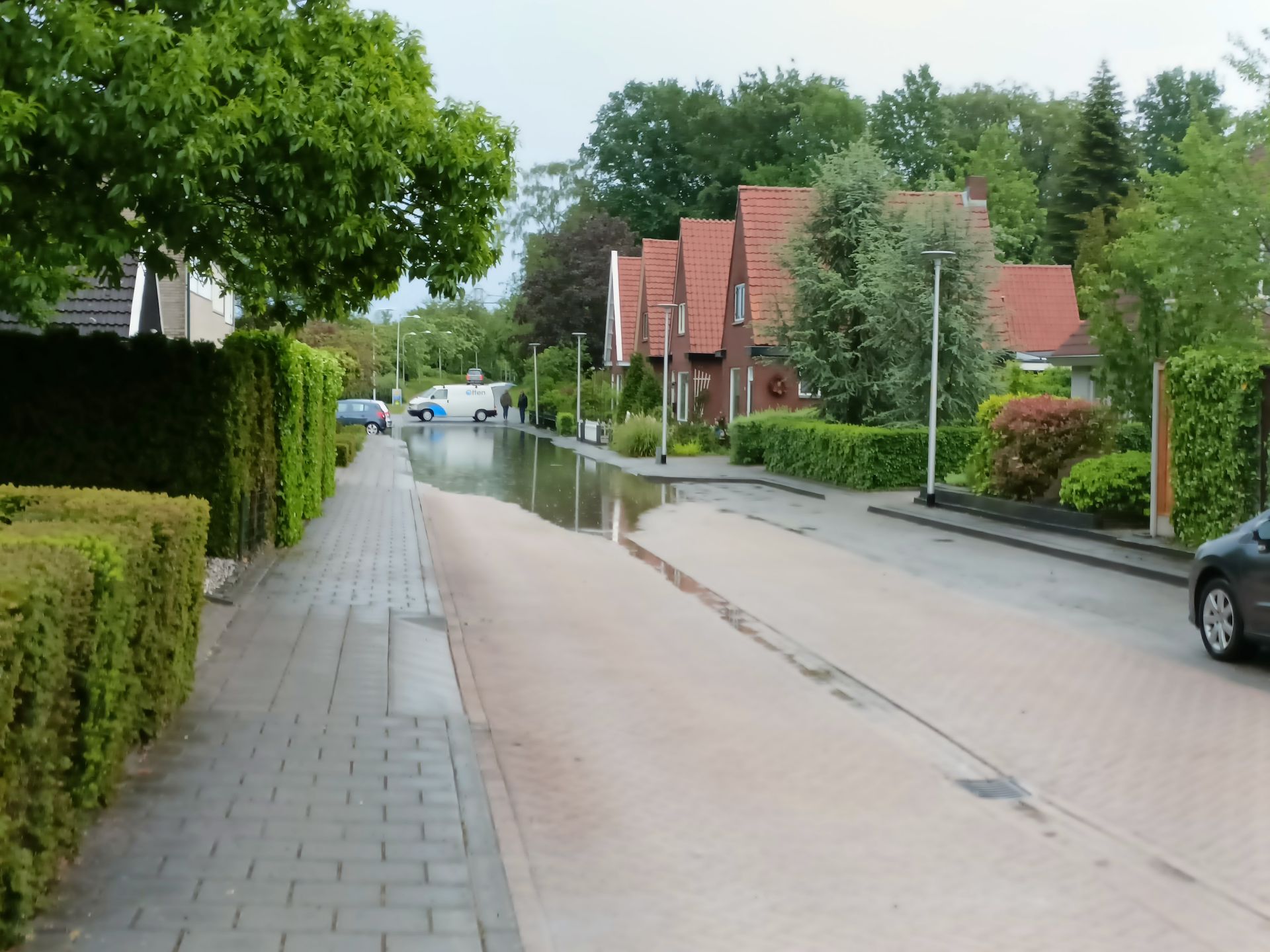 Update: Sportlaan blank na wolkbreuk boven Delden