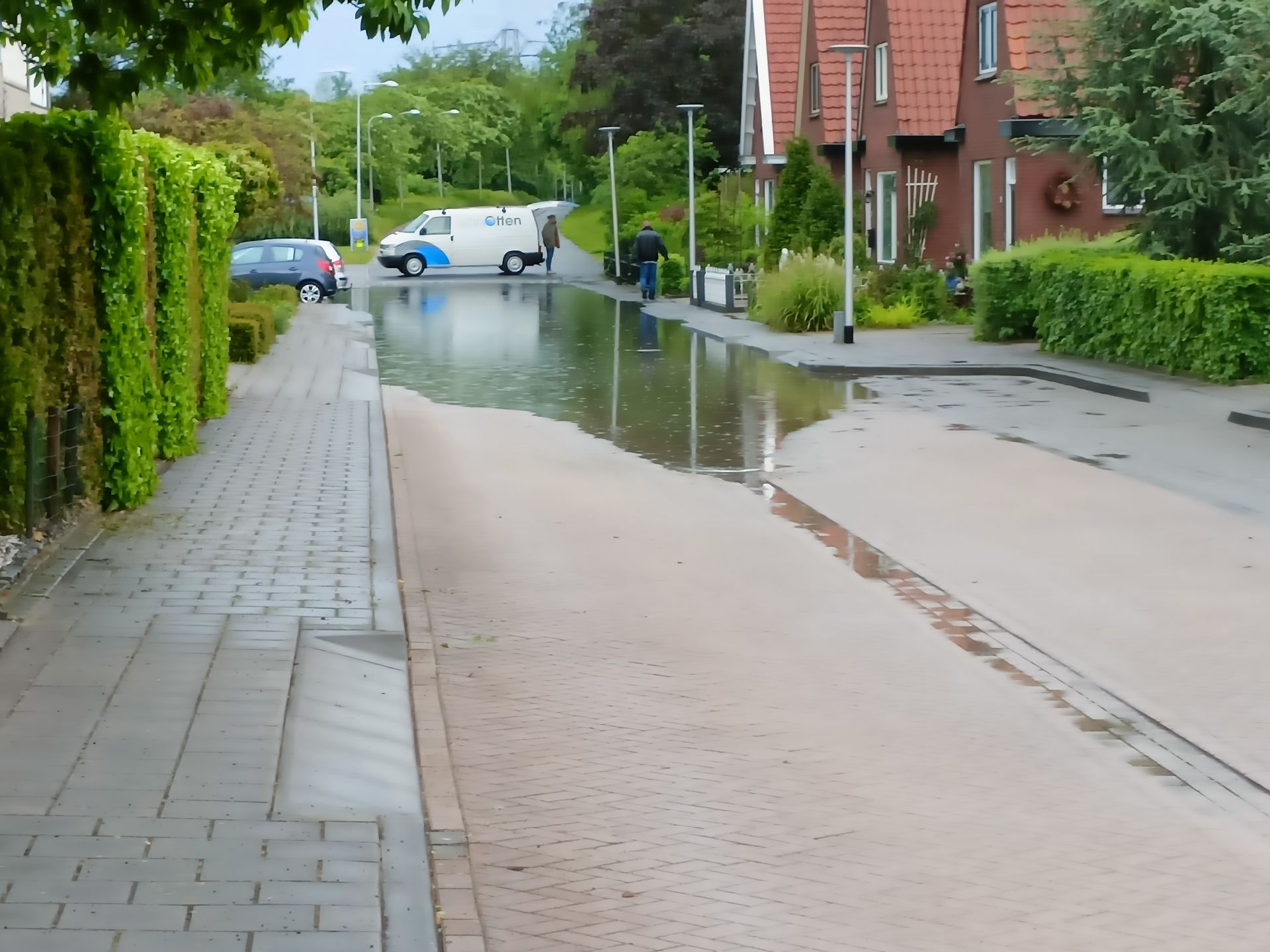 Update: Sportlaan blank na wolkbreuk boven Delden