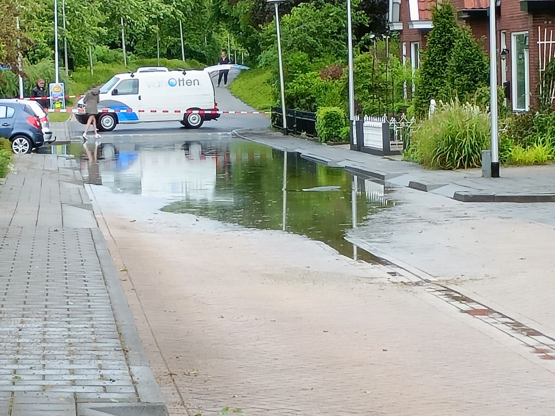 Update: Sportlaan blank na wolkbreuk boven Delden