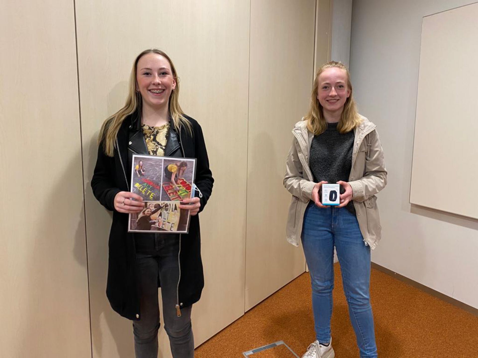 Deldense wint geldprijs met idee voor polsband die mensen op afstand houdt