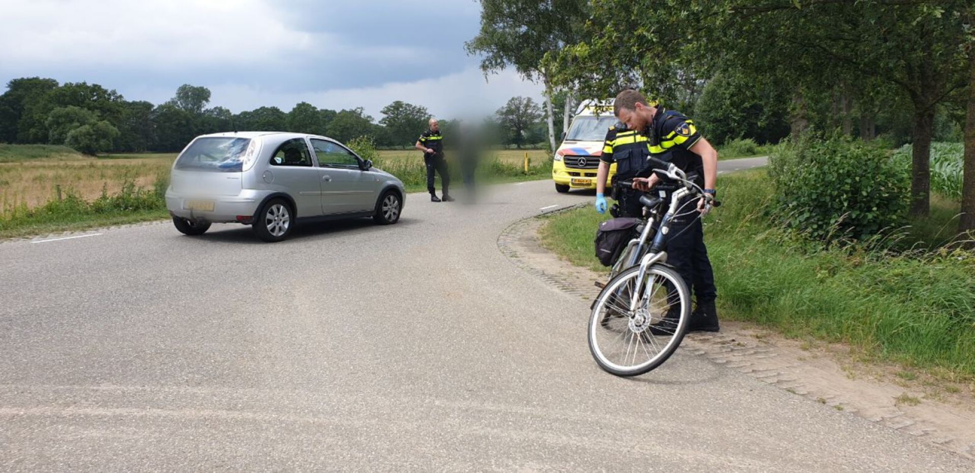 Fietser raakt gewond bij aanrijding in Ambt Delden