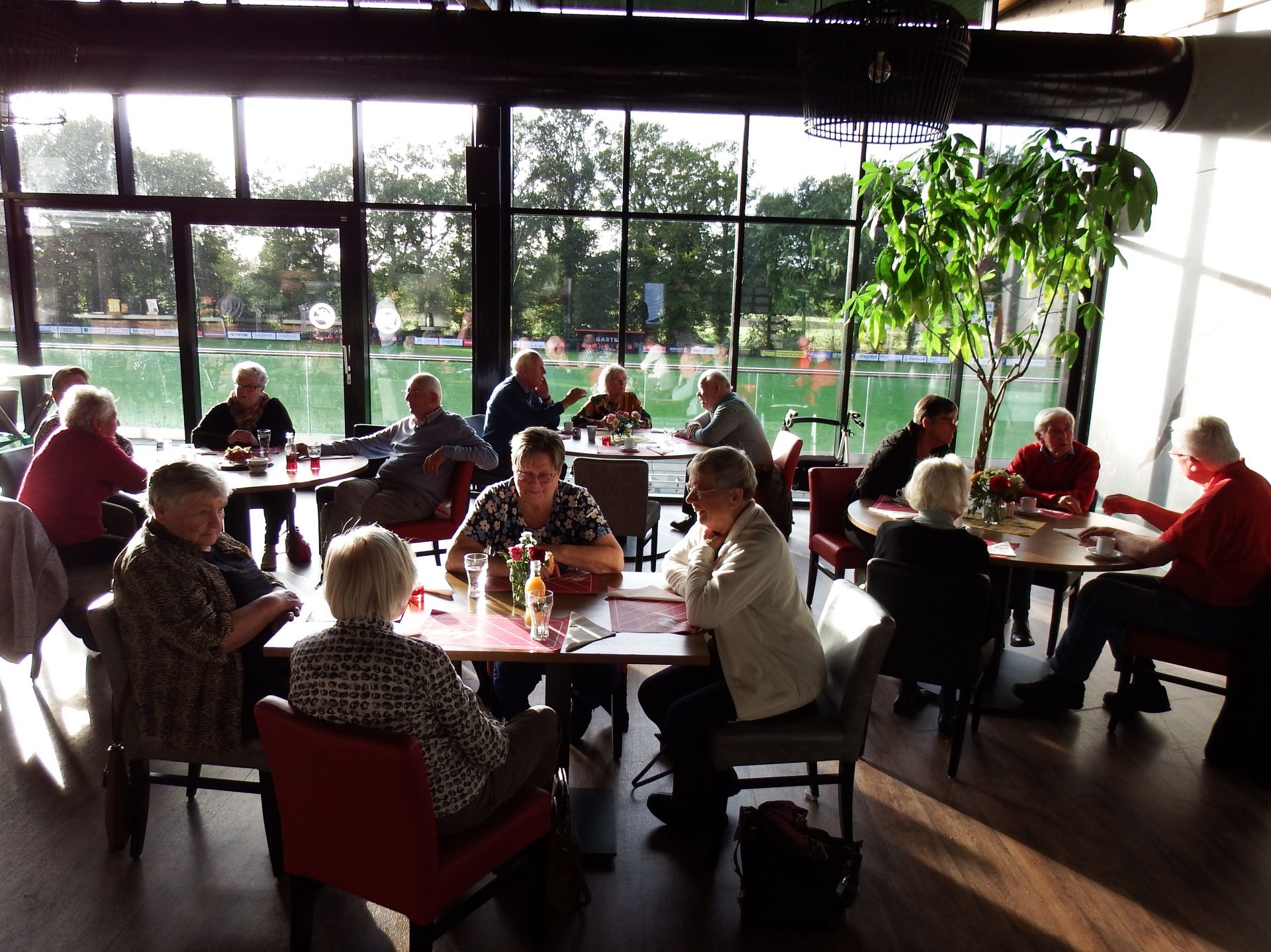Wekelijks eetfestijn voor senioren en alleenstaanden van start in Noaberhoes