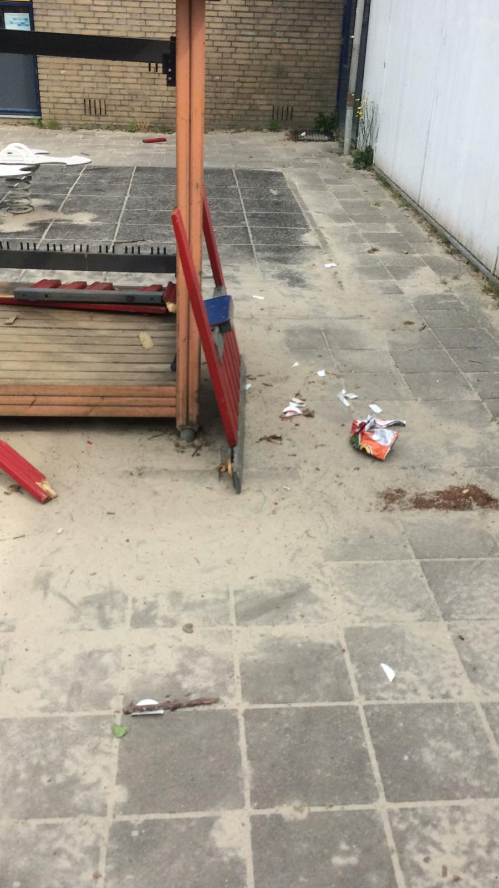 Speeltoestel bij voormalige Ranninkschool vernield