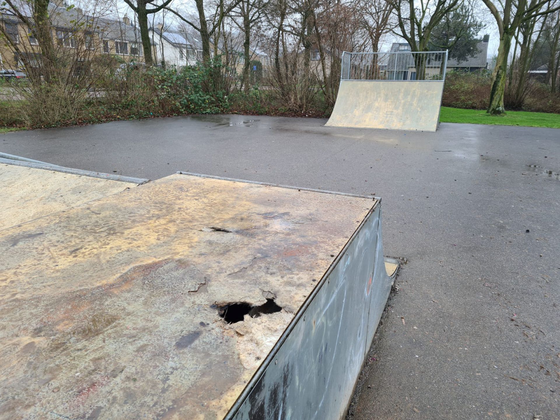 Ook vernielingen met vuurwerk bij skatebaan aan de Kievitstraat Delden