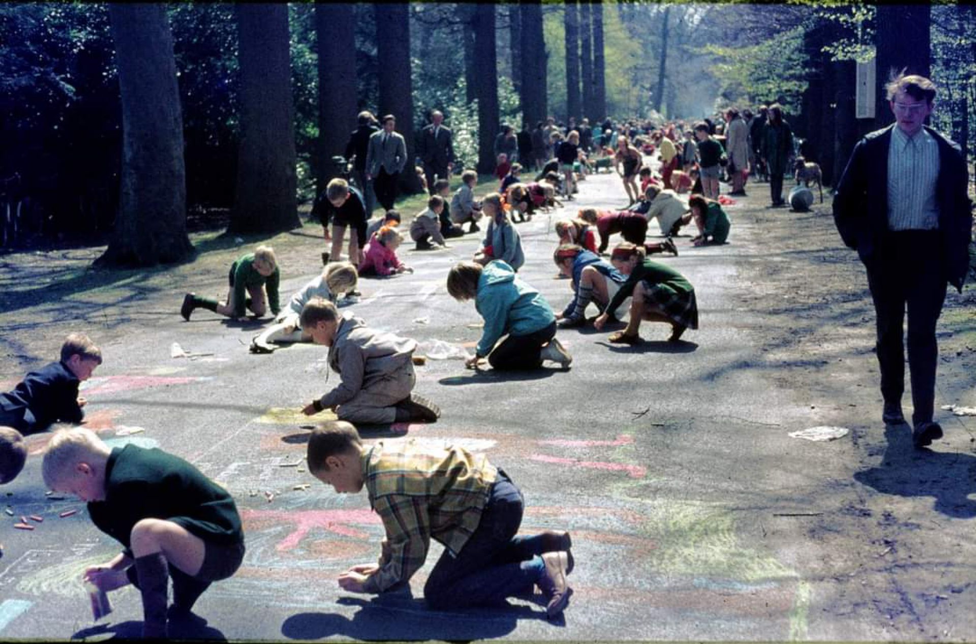 De geschiedenis van Delden in Beeld - Tekenwedstrijd aan Twickelerlaan op Koninginnedag 