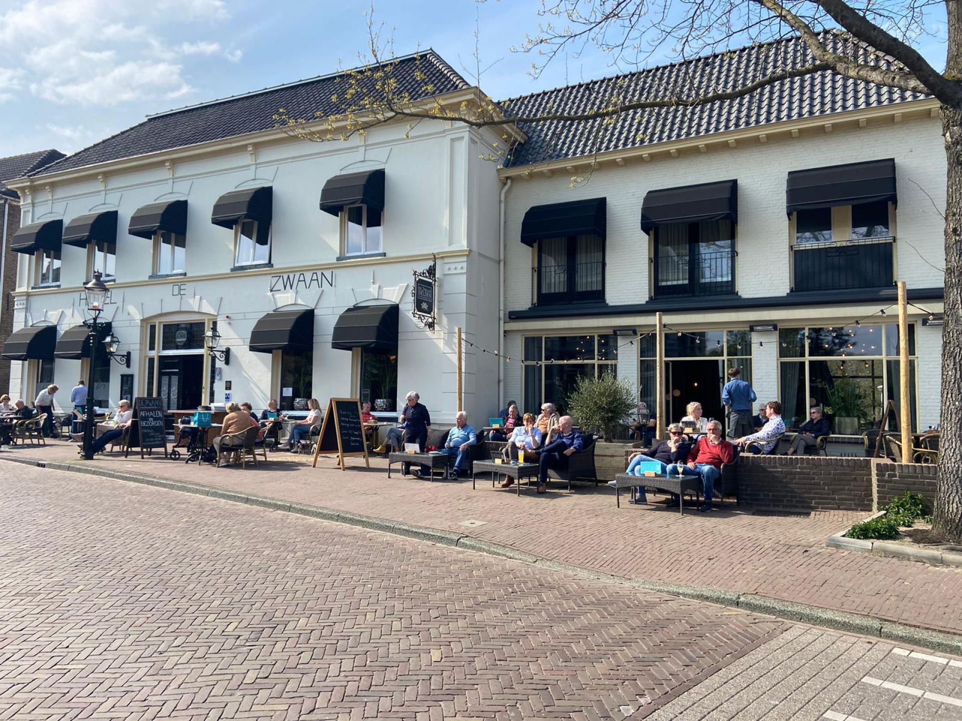 Buitenterrassen in Delden weer geopend