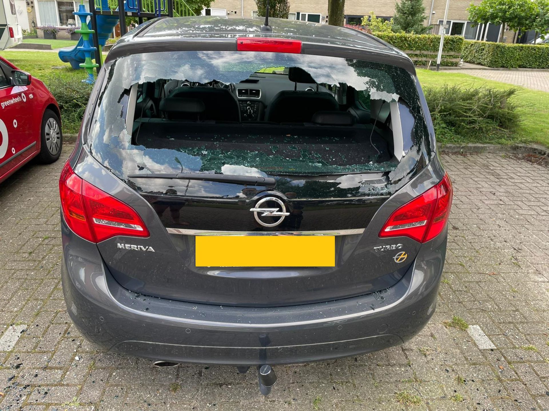 Update: Vernieling auto's Vogelbuurt blijkt ongeluk te zijn