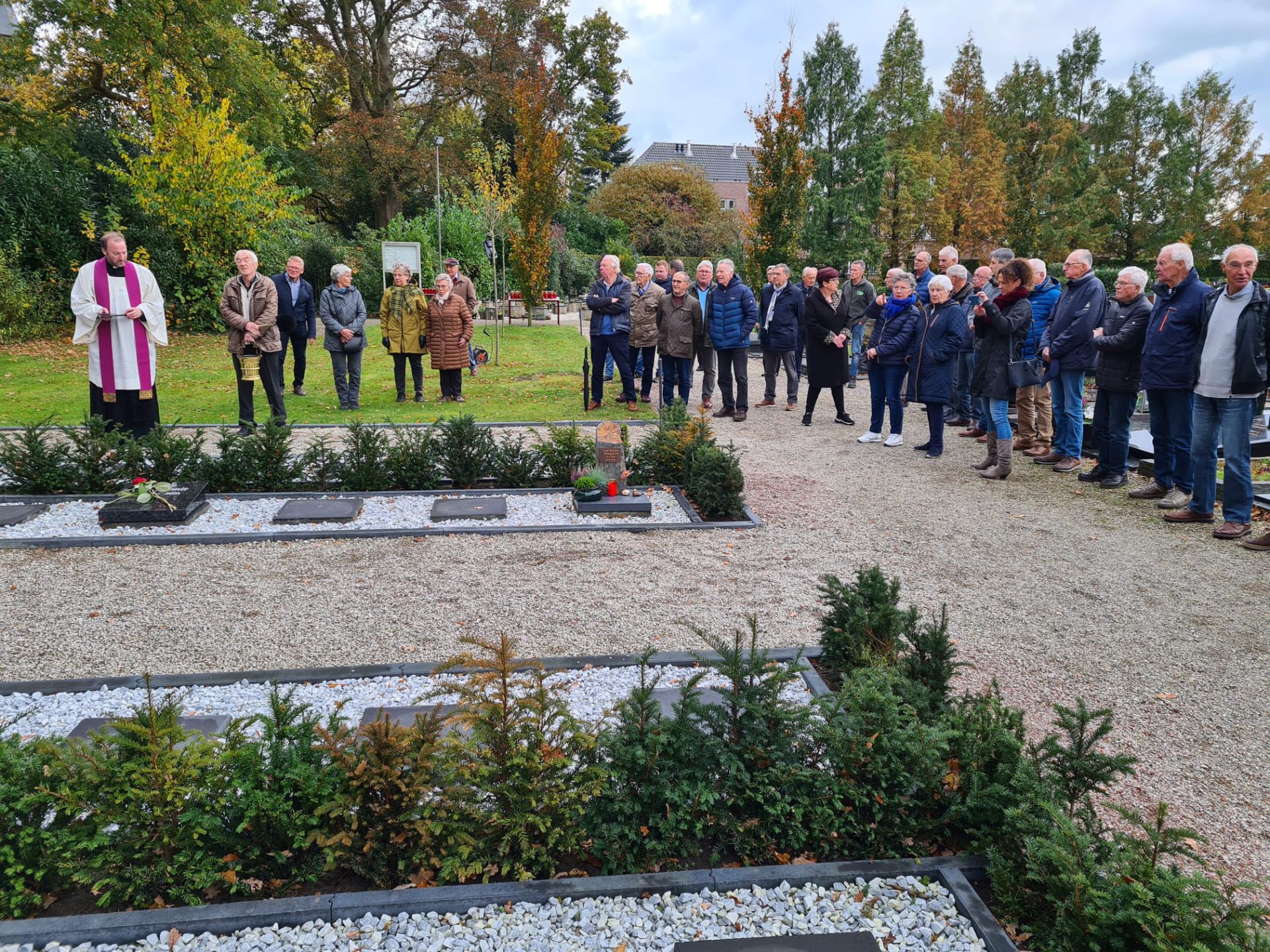 R.K begraafplaats Delden uitgebreid met urnenveld en gedenkmuur
