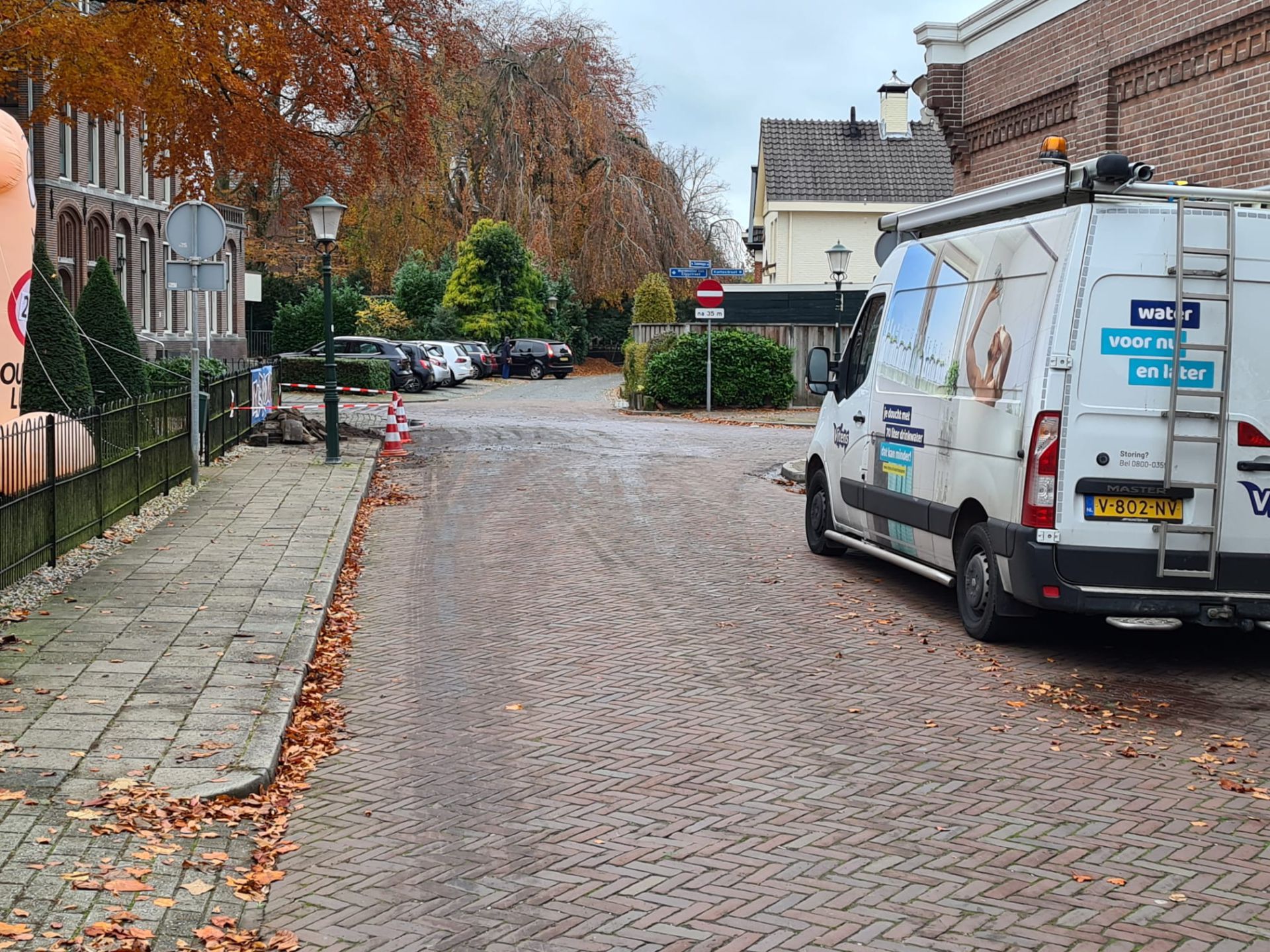 Waterleiding geraakt bij plaatsen halve Abraham aan Zuiderhagen